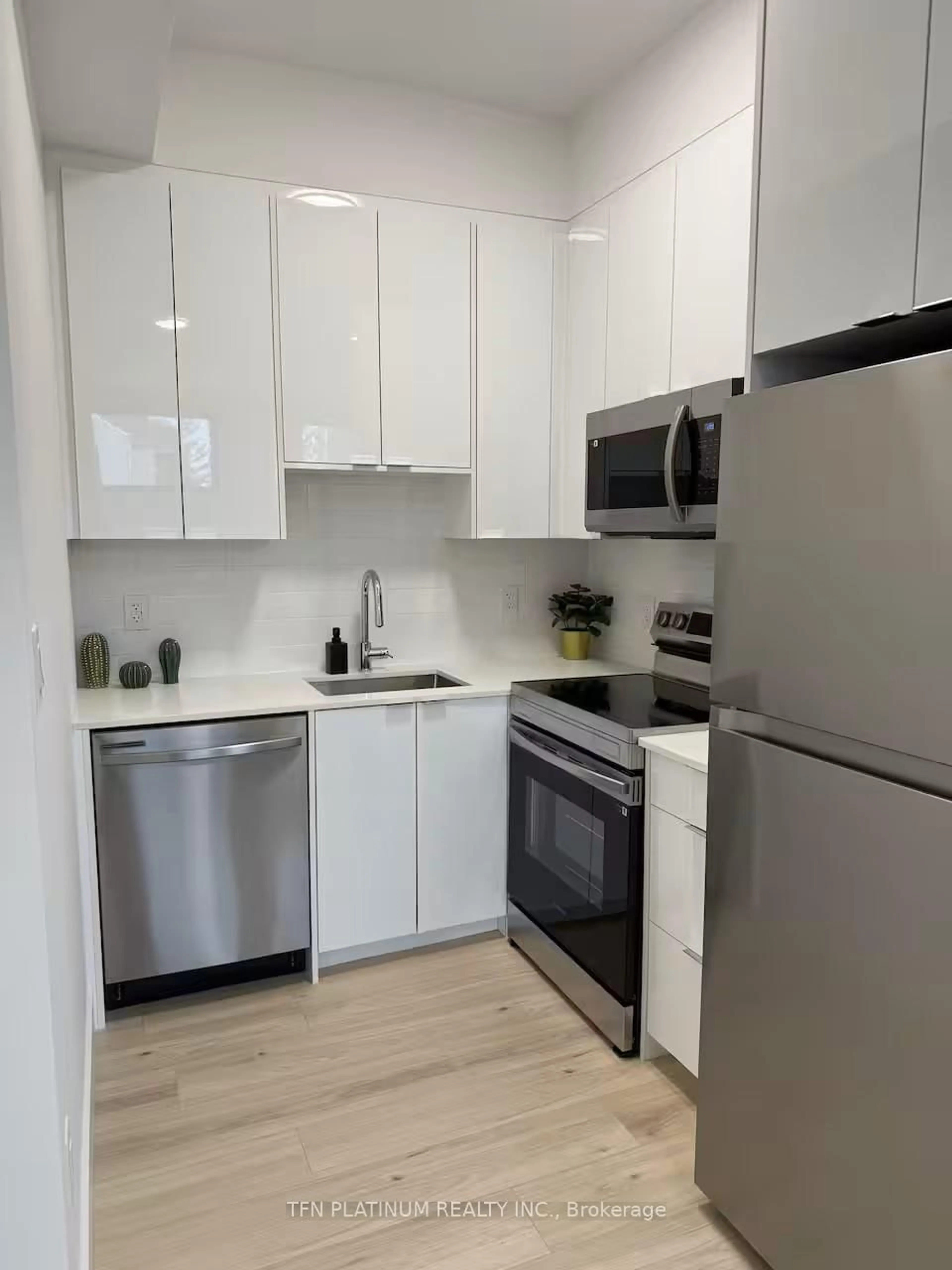 Standard kitchen, unknown for 7277 Wilson Cres #101, Niagara Falls Ontario L2G 4R8