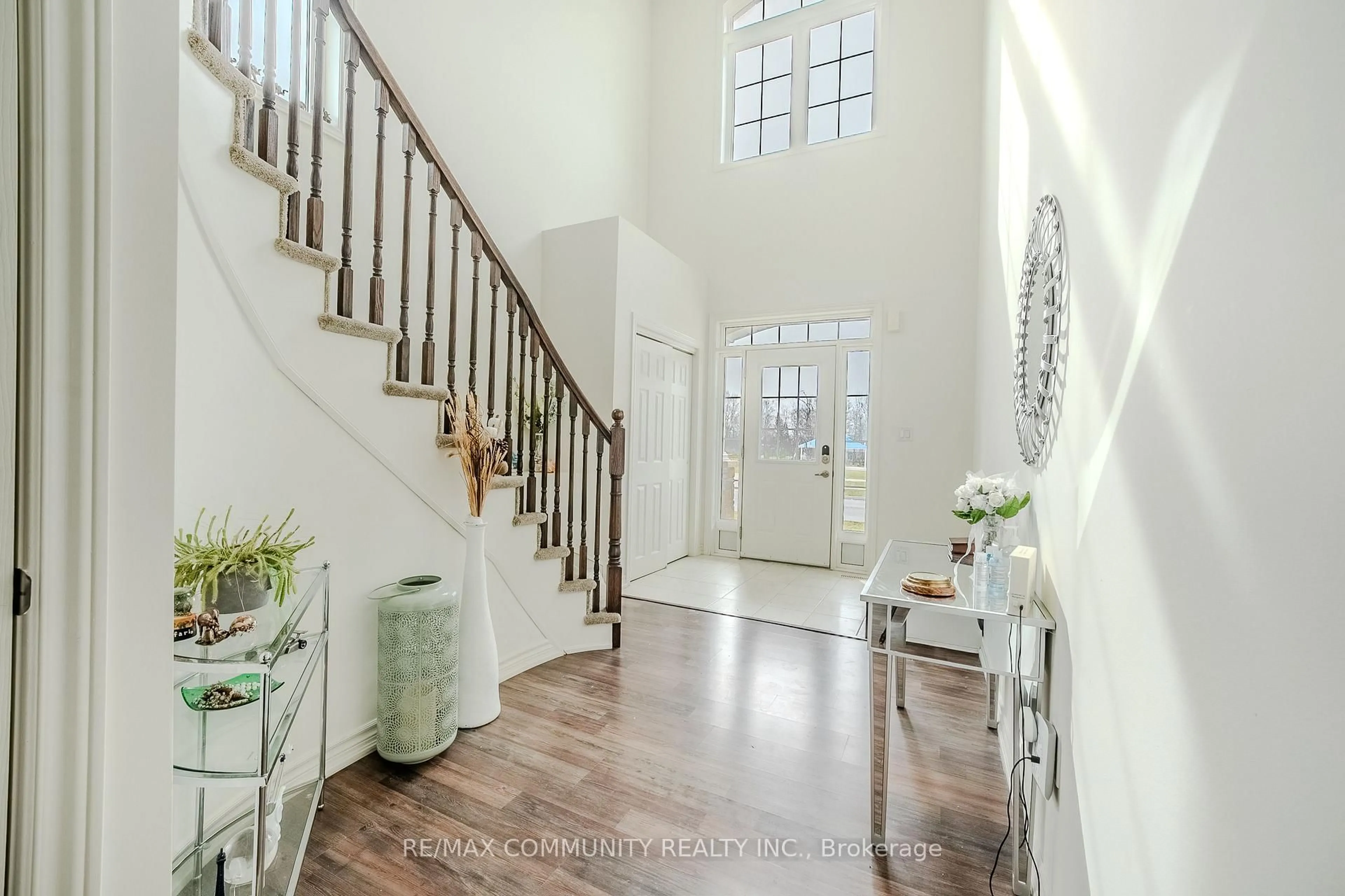 Indoor entryway for 1450 Sharon Dr, Fort Erie Ontario L2A 0C8