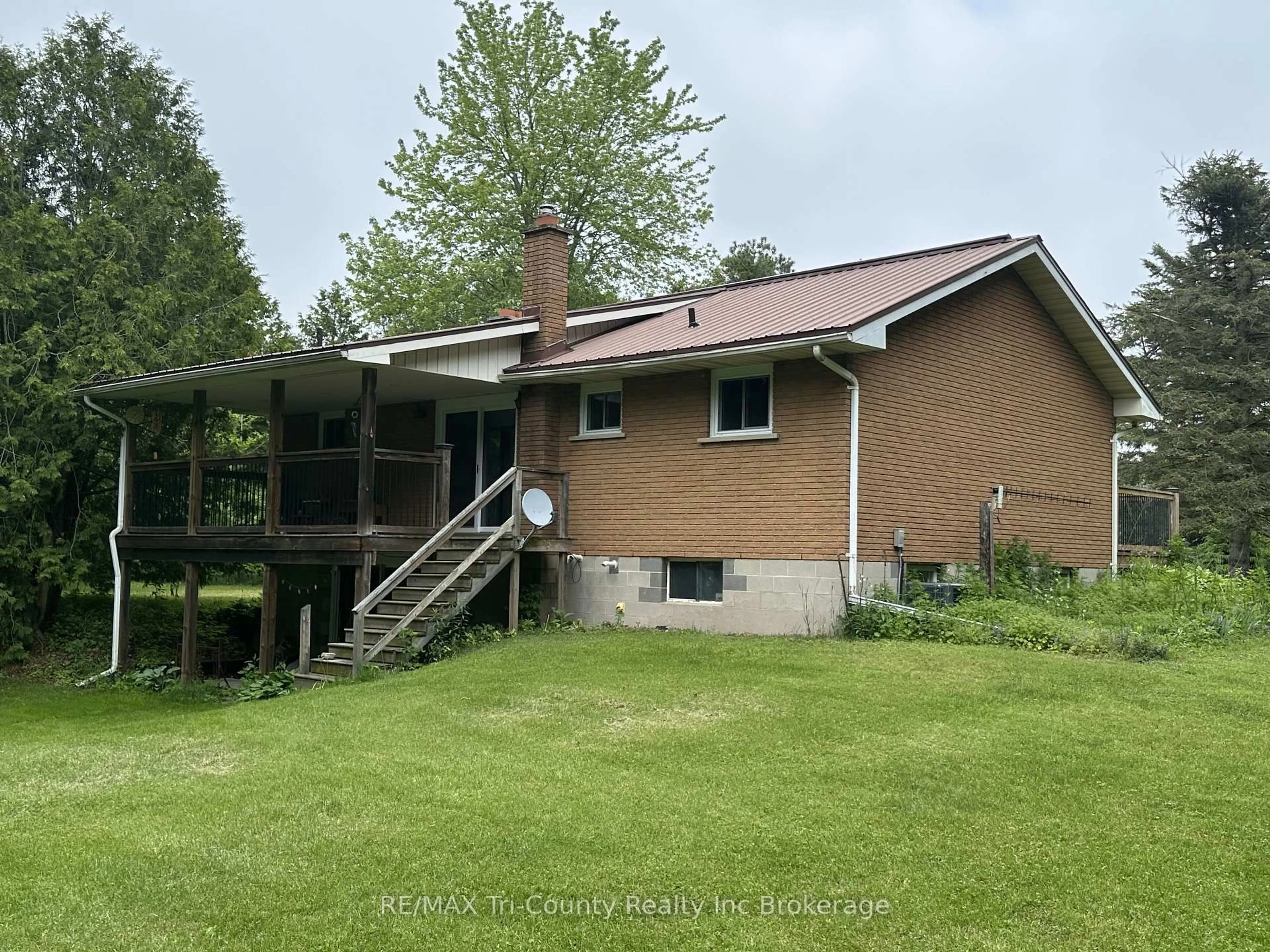 A pic from outside/outdoor area/front of a property/back of a property/a pic from drone, unknown for 889 Norfolk County 28 Rd, Norfolk Ontario N0E 1G0