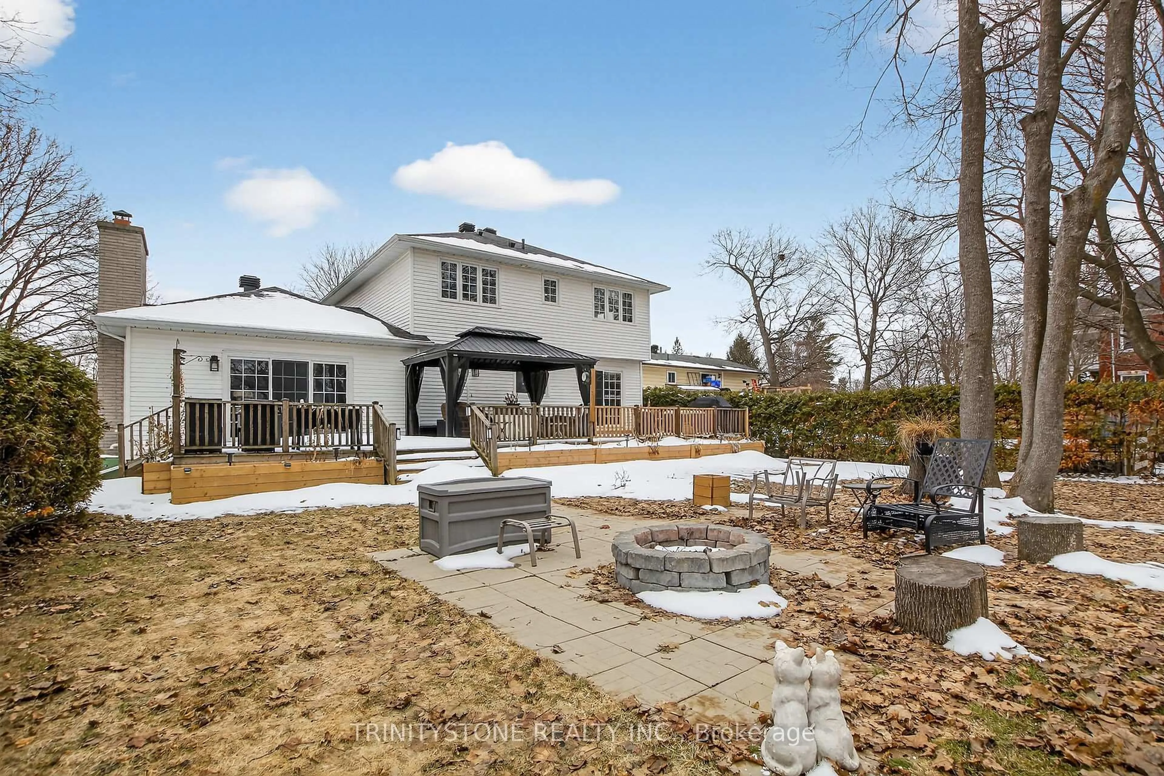 Patio, unknown for 259 Lake Ave, Carleton Place Ontario K7C 1J4