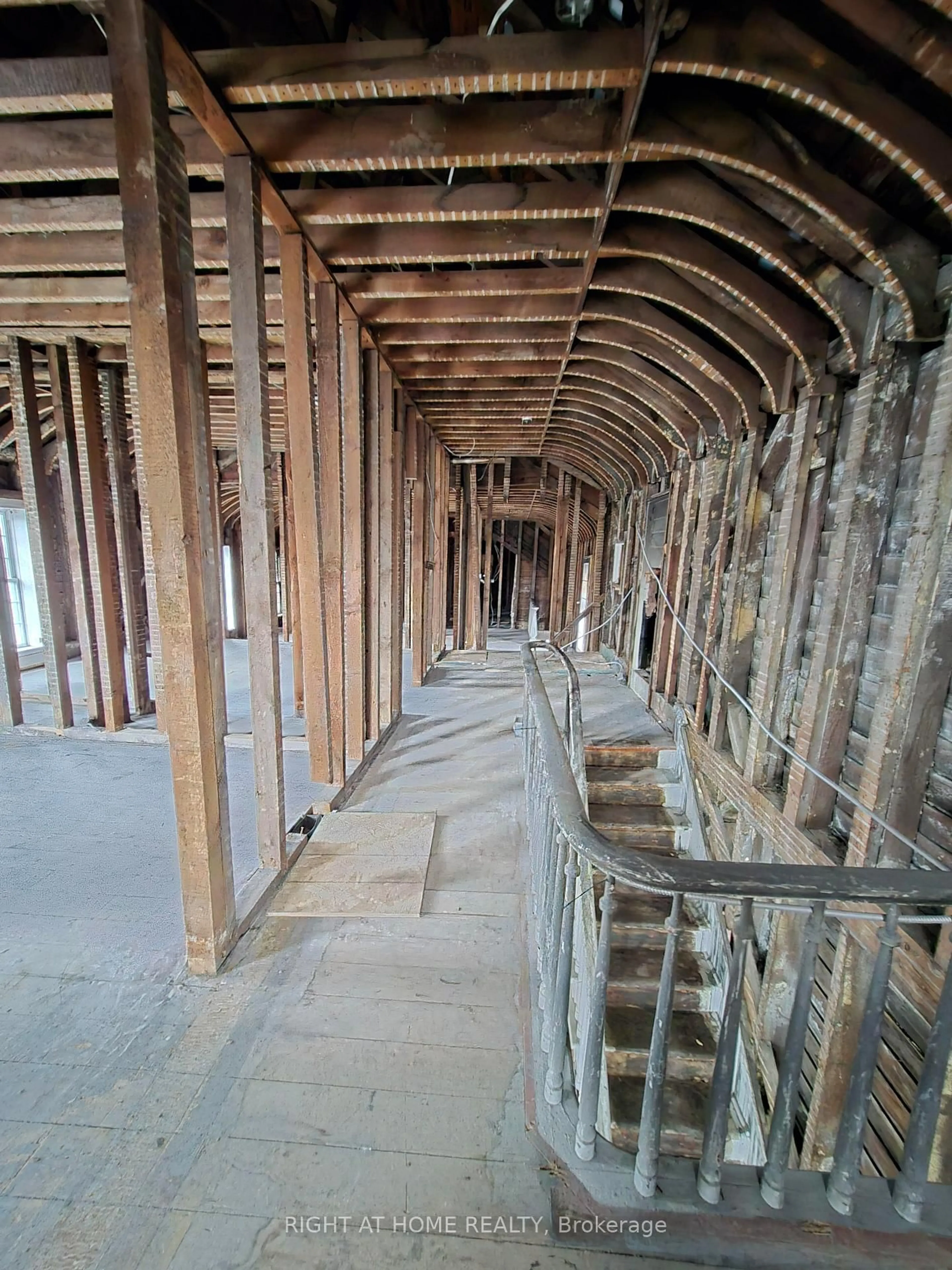 Indoor foyer for 18 Merritt St, St. Catharines Ontario L2T 1J3