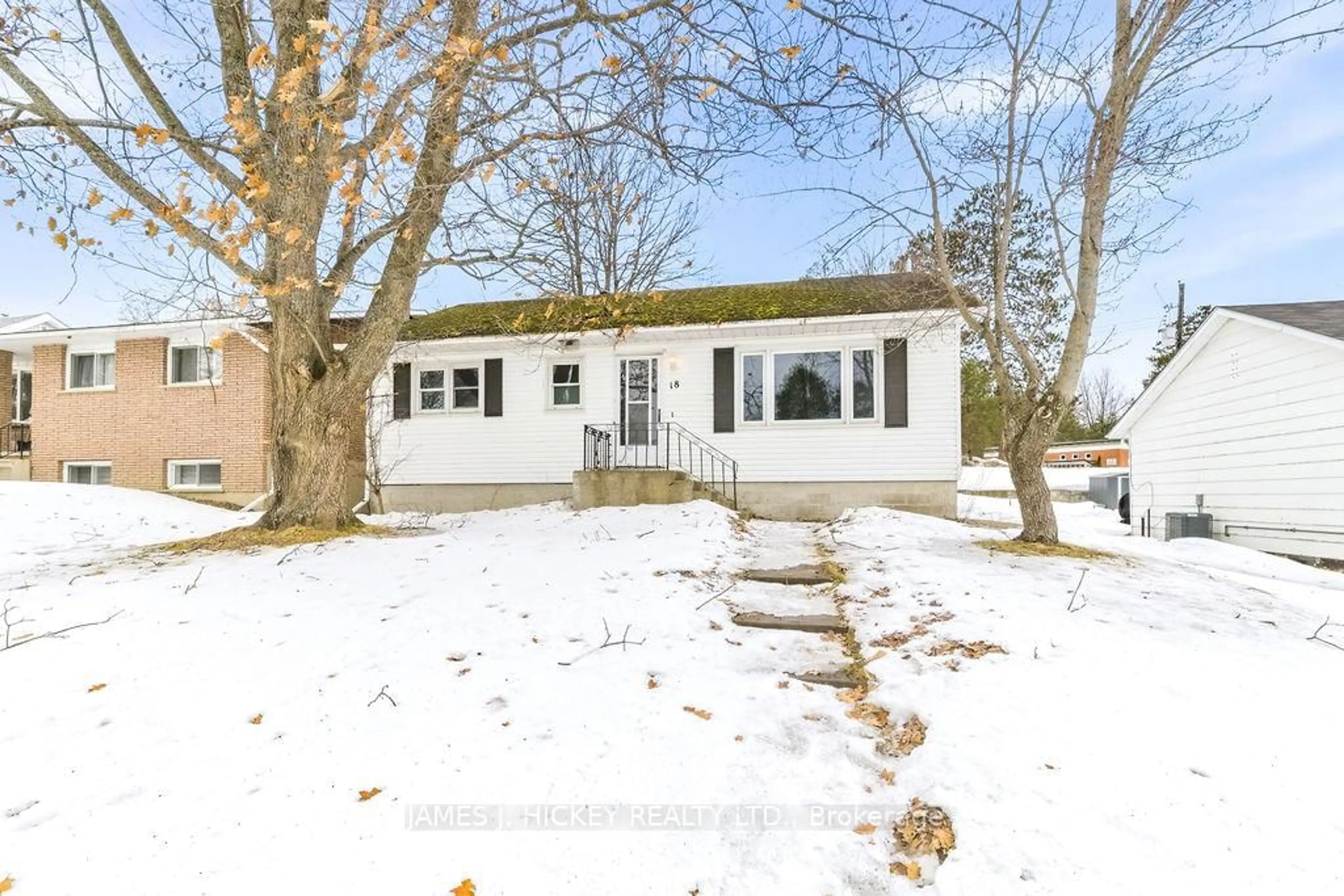 Unknown for 18 Summit St, Deep River Ontario K0J 1P0