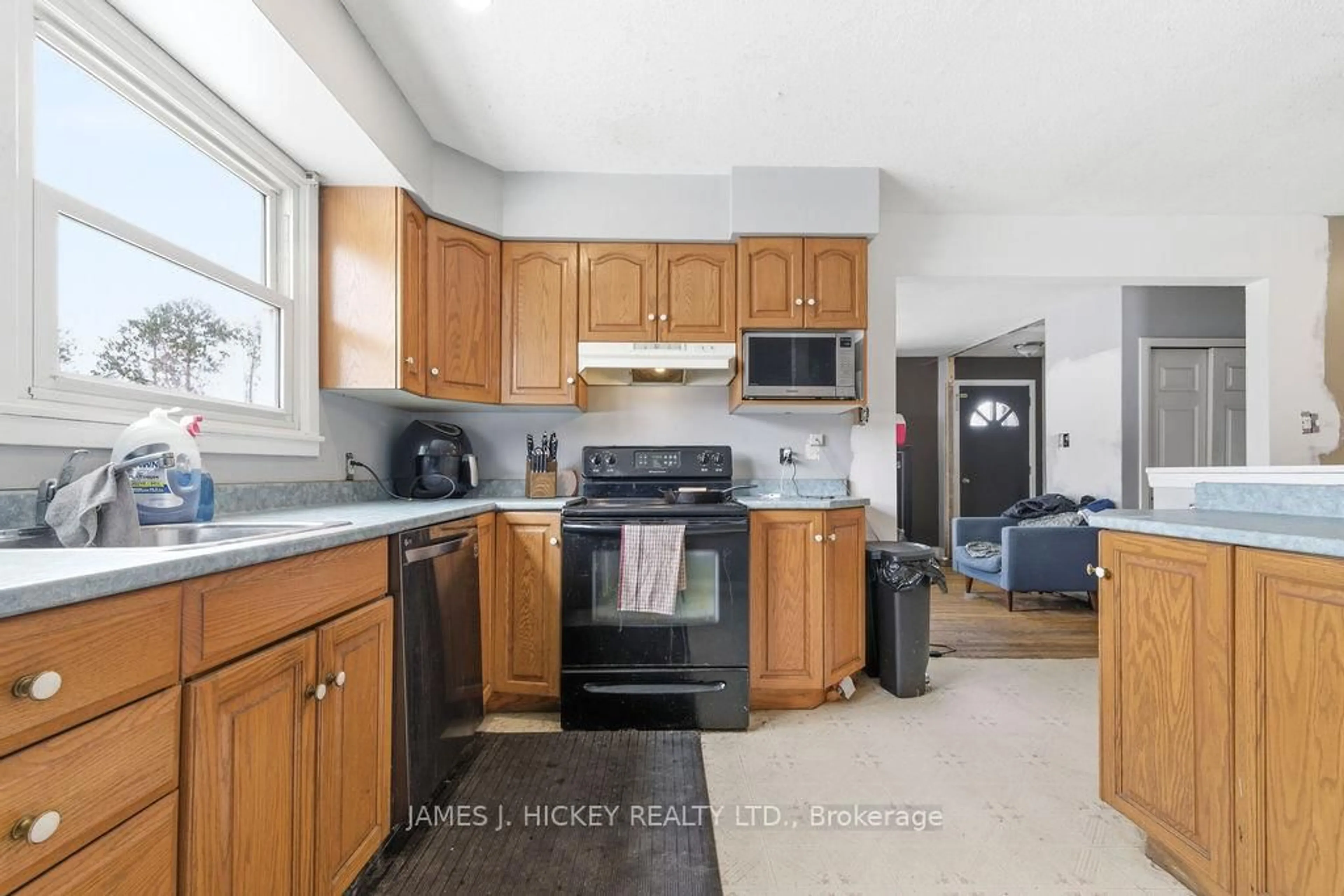 Unknown for 18 Summit St, Deep River Ontario K0J 1P0