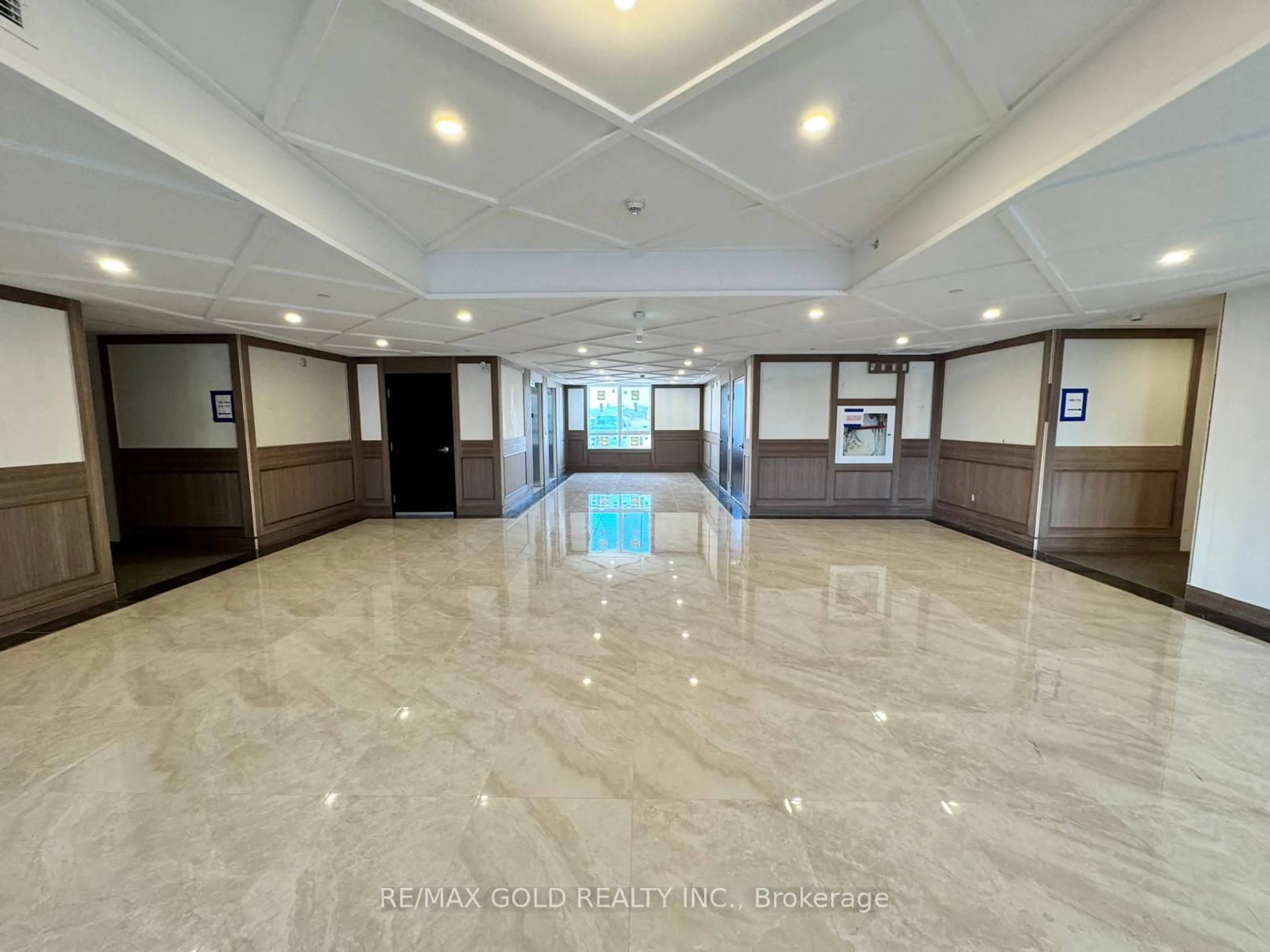 Indoor foyer for 7549 Kalar Rd #314, Niagara Falls Ontario L2H 2Y6