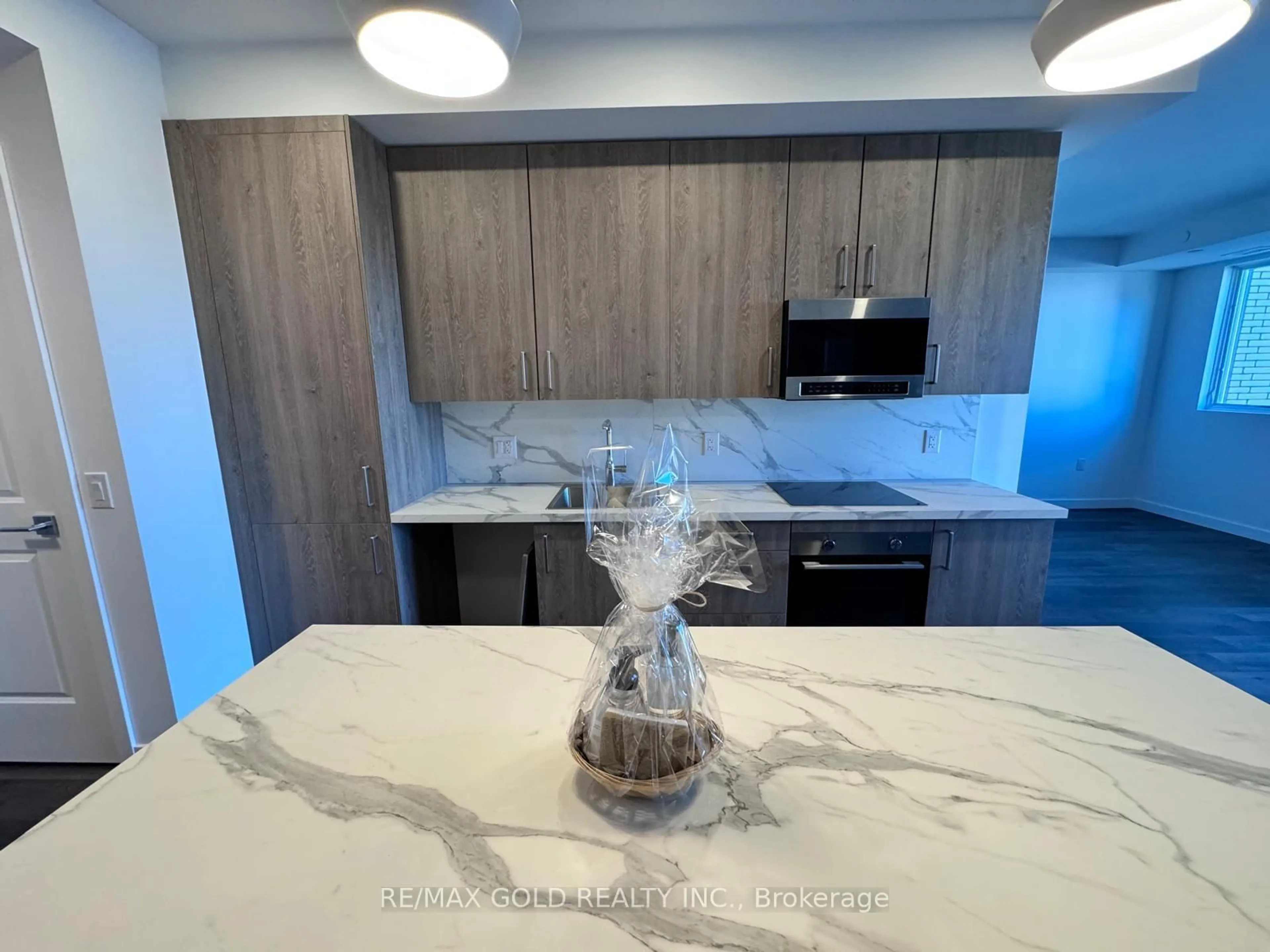 Open concept kitchen, ceramic/tile floor for 7549 Kalar Rd #314, Niagara Falls Ontario L2H 2Y6