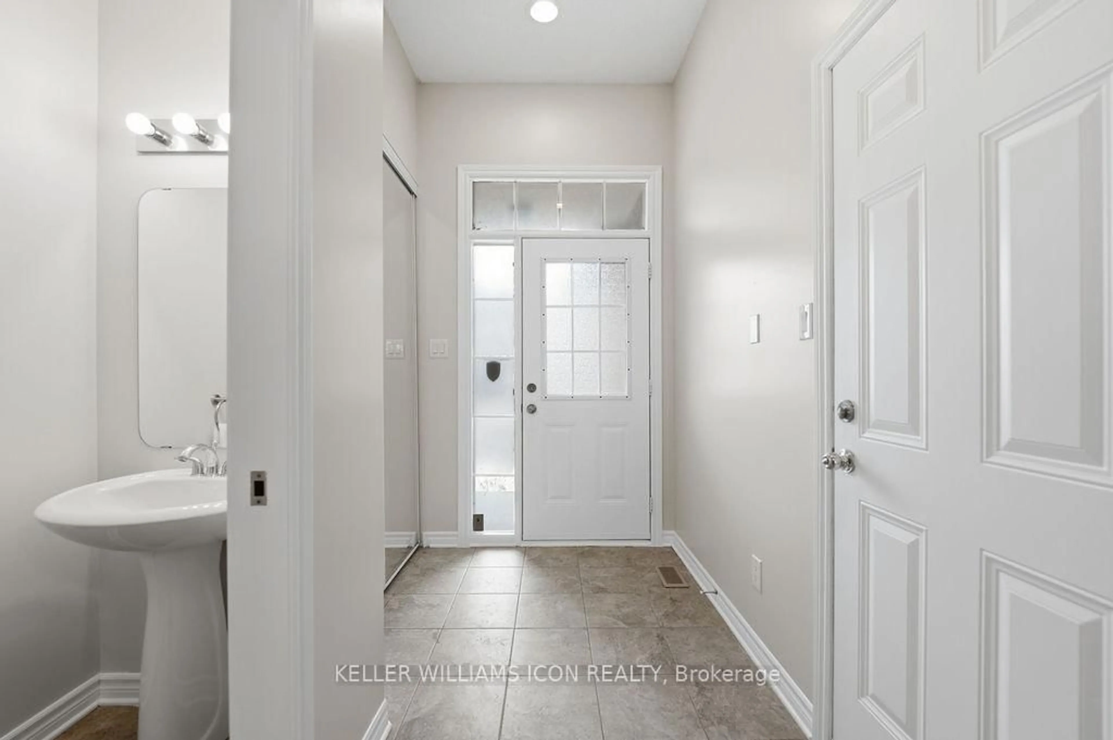 Indoor entryway for 564 Remnor Ave, Ottawa Ontario K2T 0A5