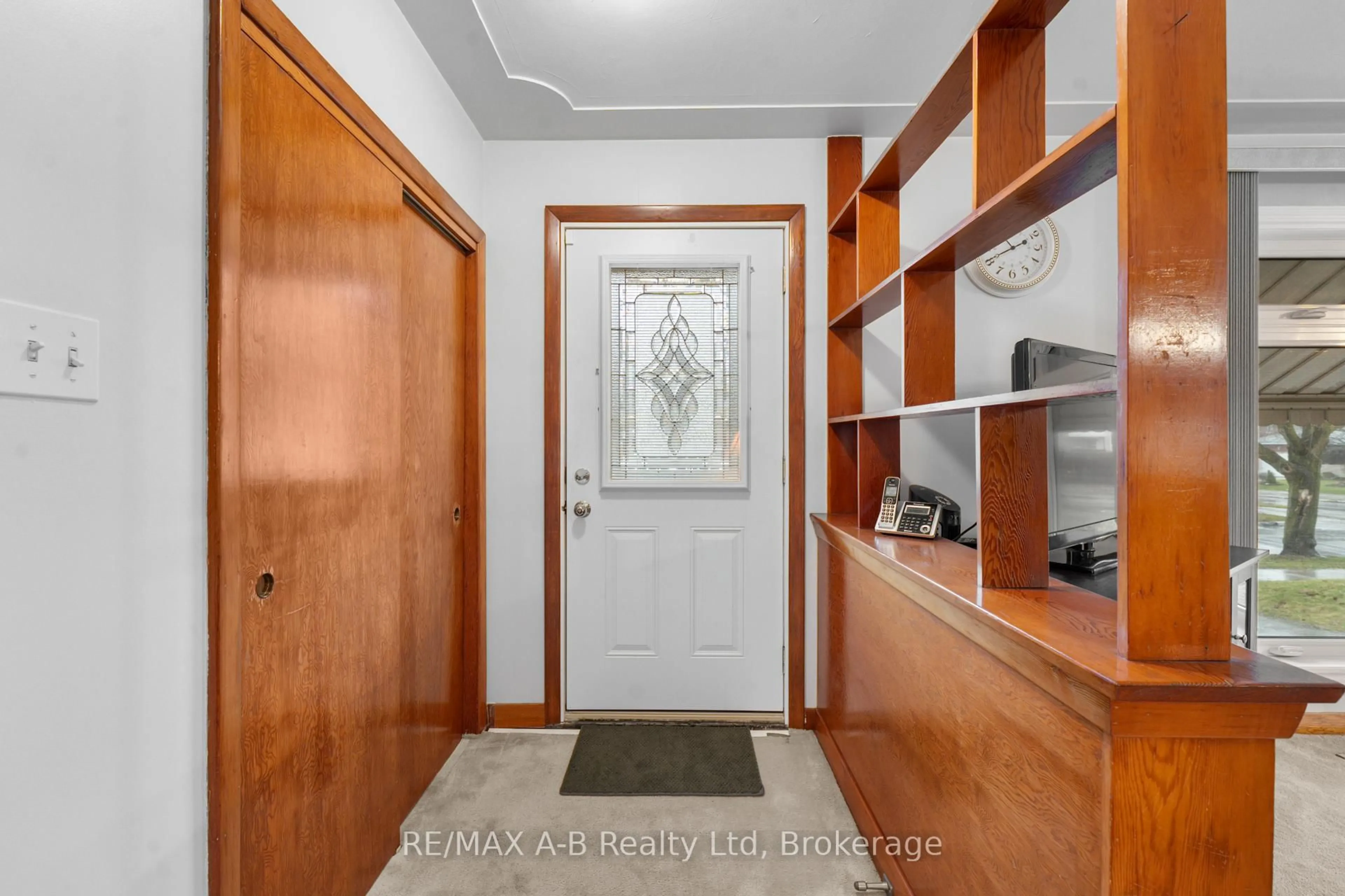 Indoor entryway for 10 Clark Ave, Kitchener Ontario N2C 1Y2