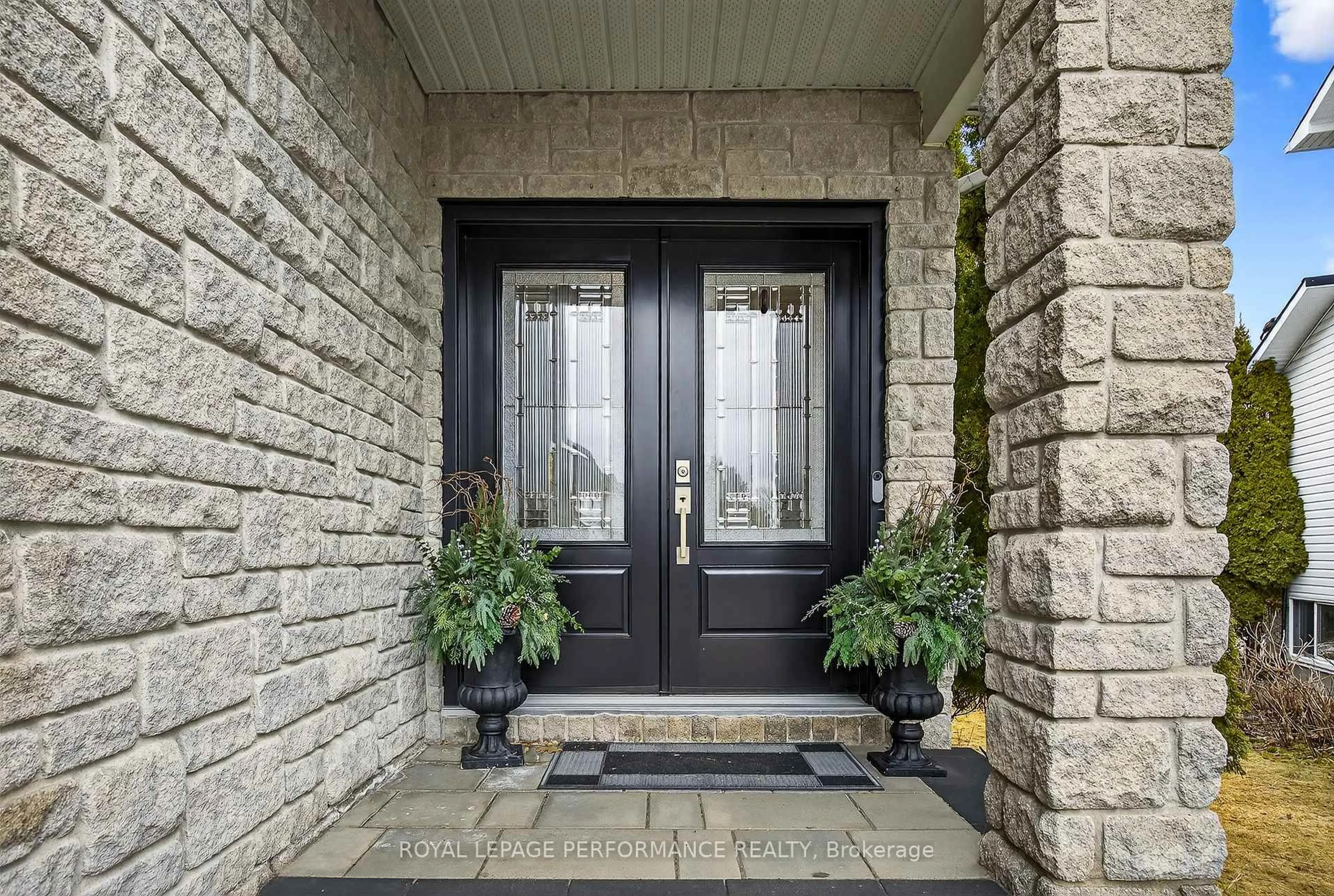 Indoor entryway for 2191 Saturn Cres, Ottawa Ontario K4A 3T6