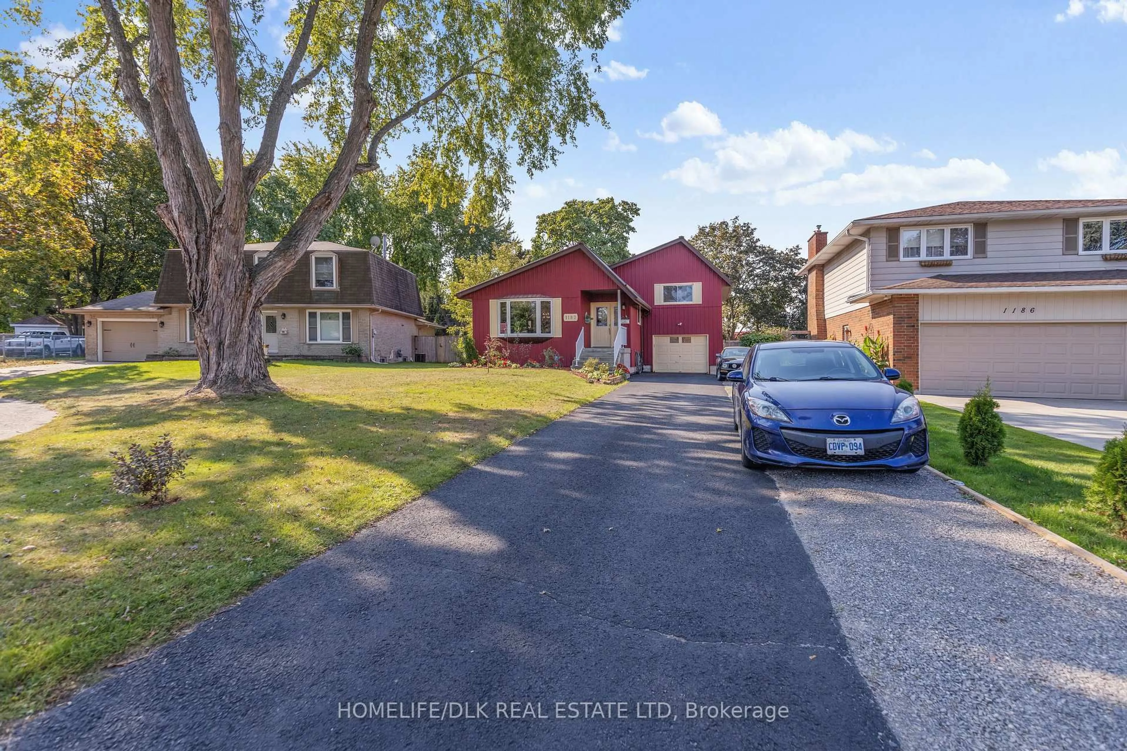 A pic from outside/outdoor area/front of a property/back of a property/a pic from drone, street for 1182 Queensland Pl, Brockville Ontario K6V 6A7