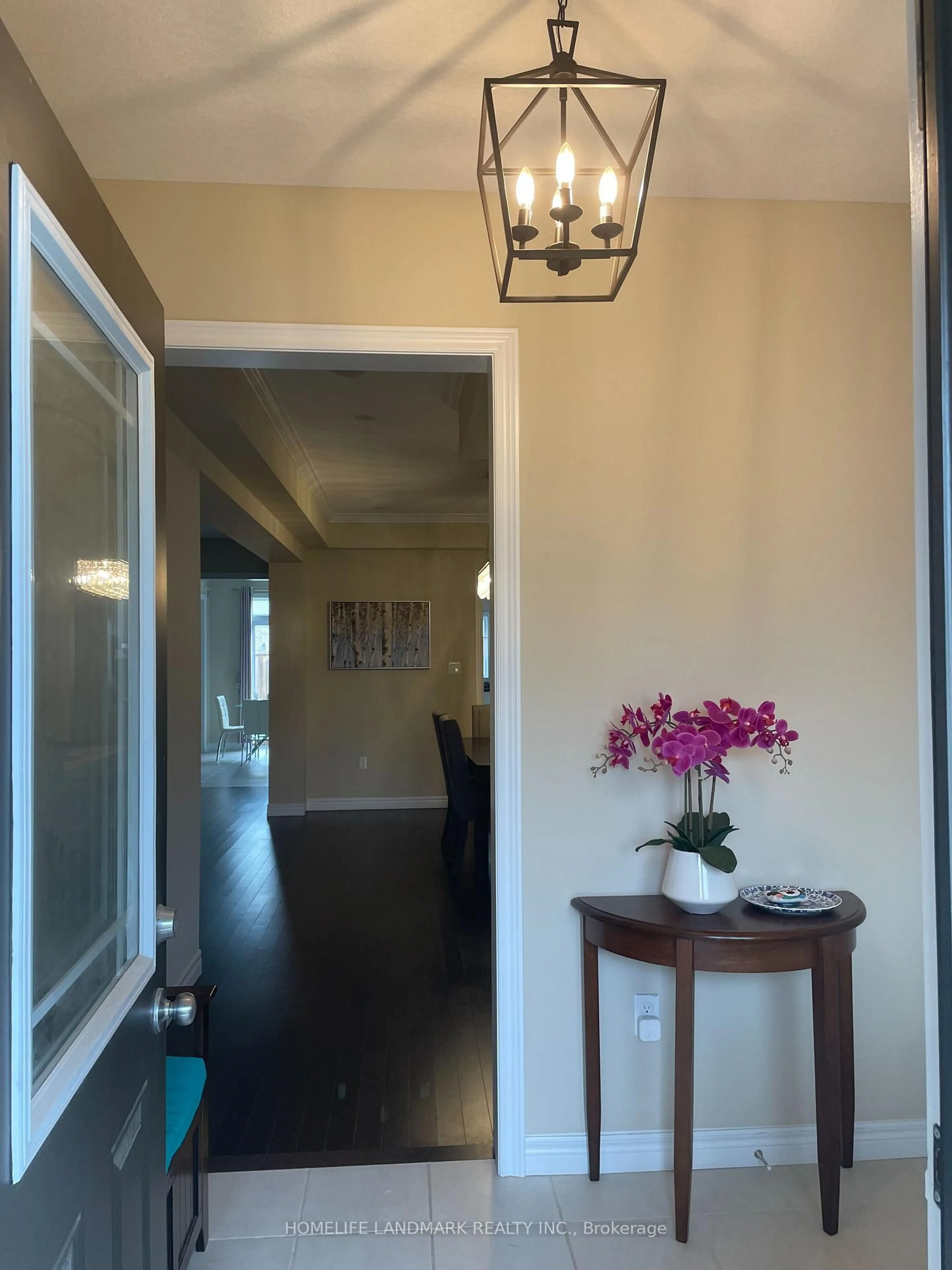 Indoor entryway for 94 Ambrous Cres, Guelph Ontario N1G 0E4