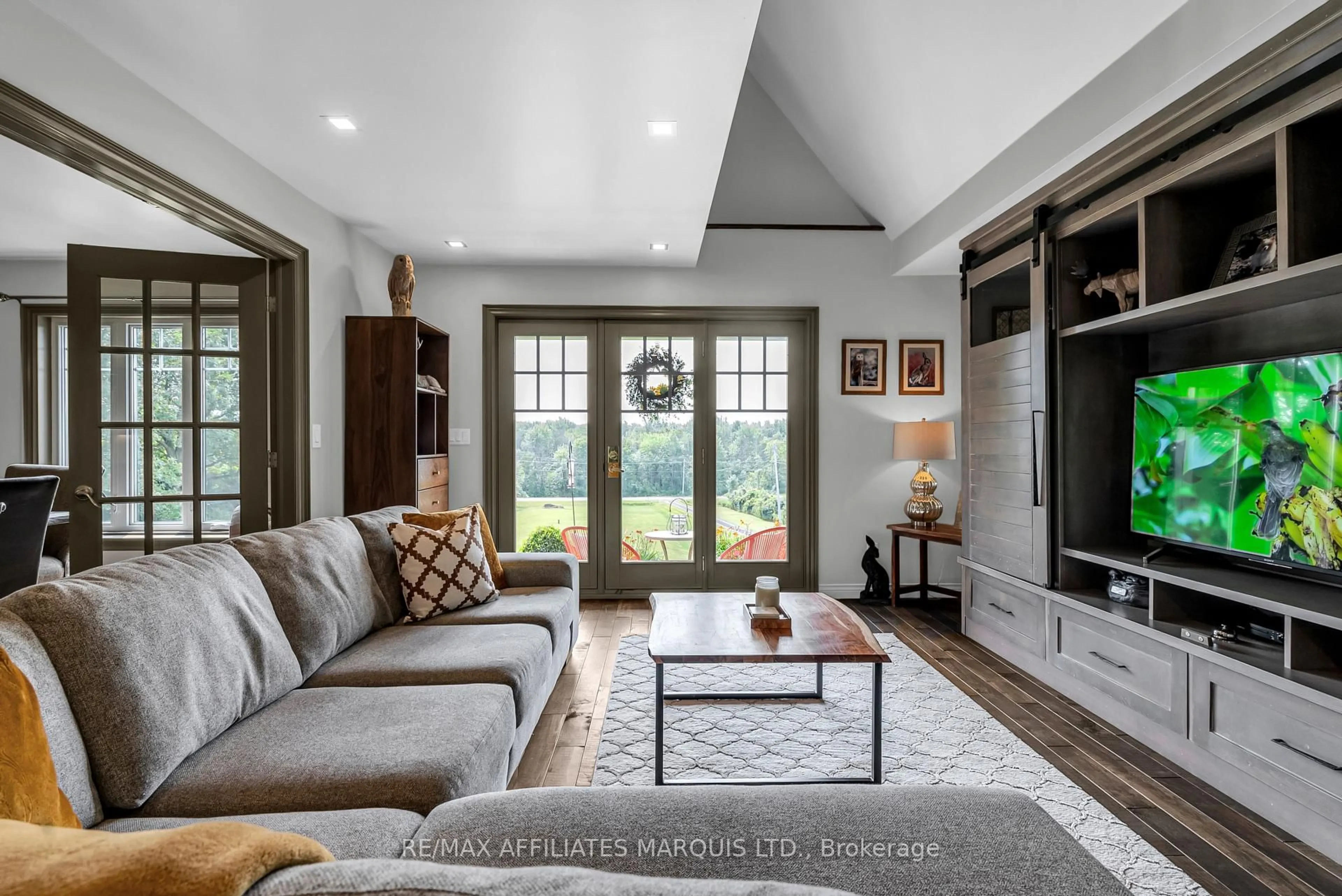 Living room with furniture, unknown for 18833 Paragon Rd, South Glengarry Ontario K6H 5R5