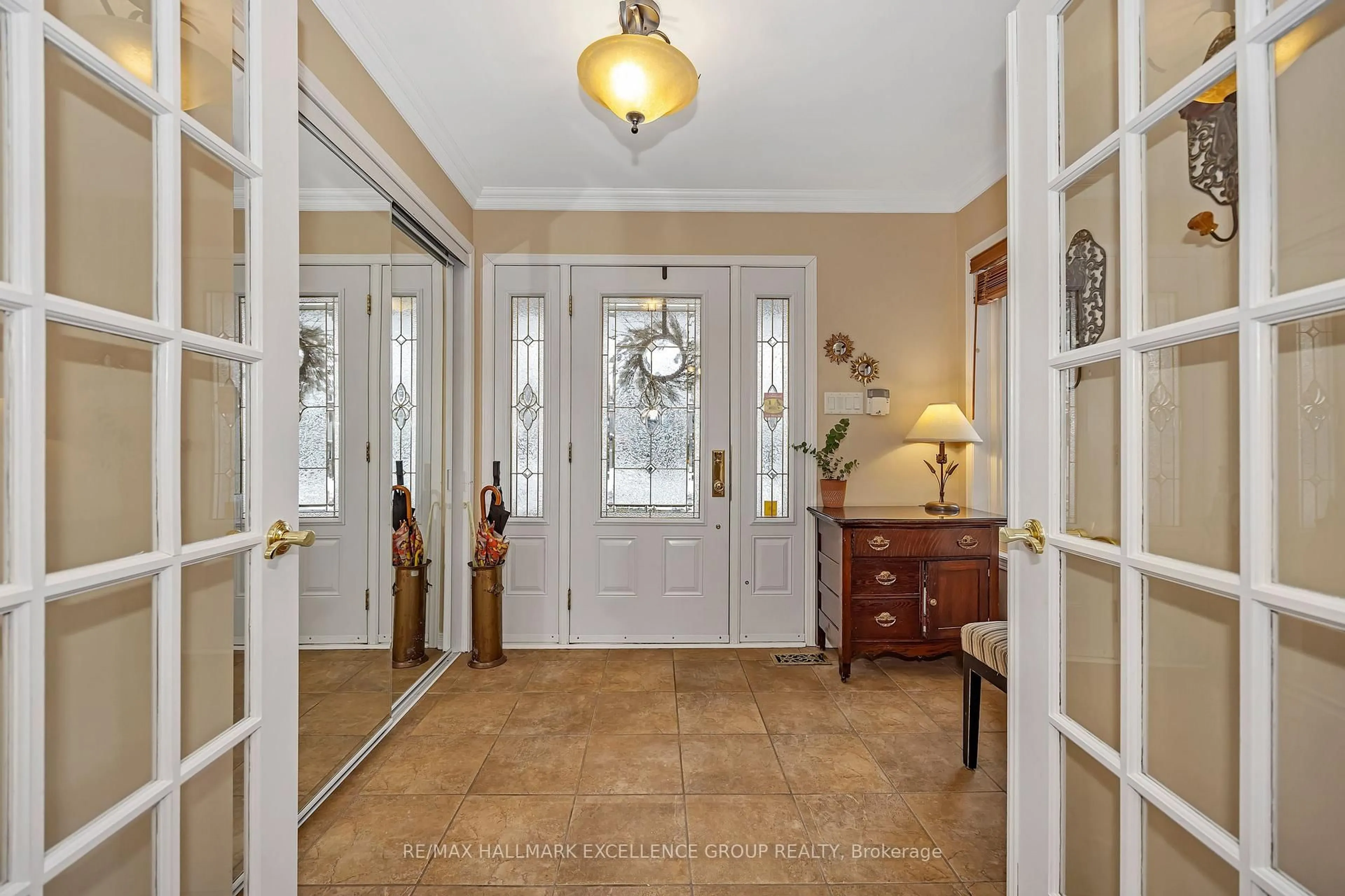 Indoor entryway for 2691 Colman St, Ottawa Ontario K1V 8J7