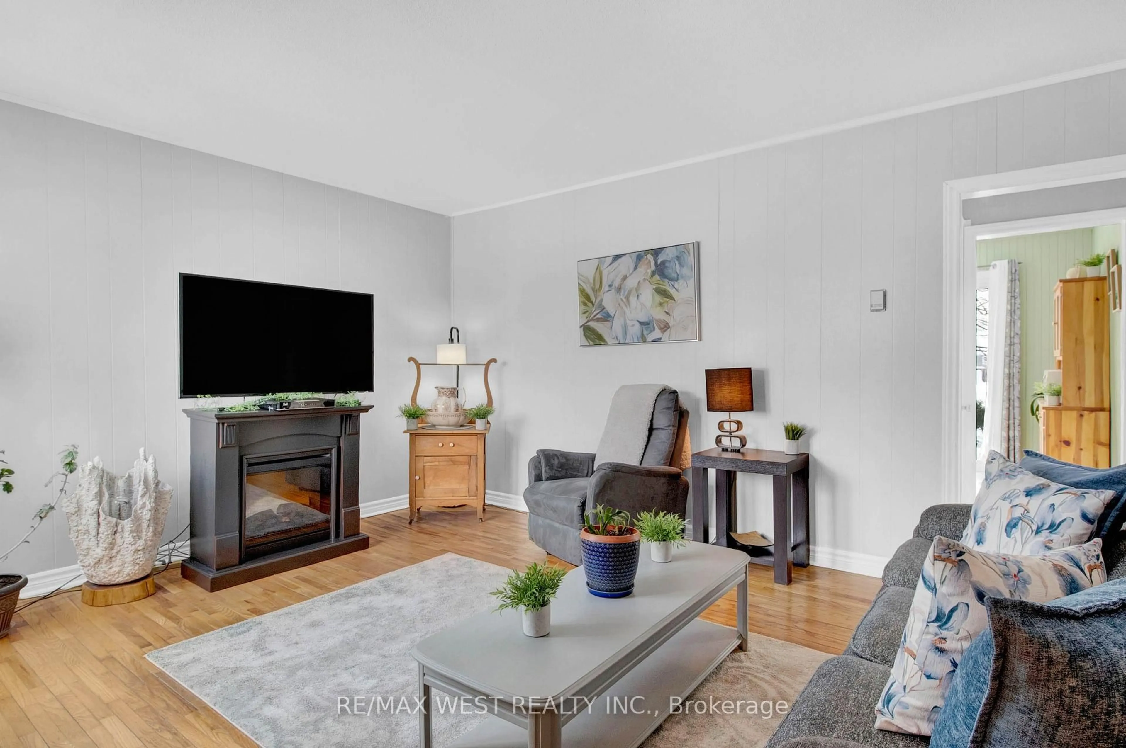 Living room with furniture, unknown for 15 Millwood Rd, Erin Ontario N0B 1T0