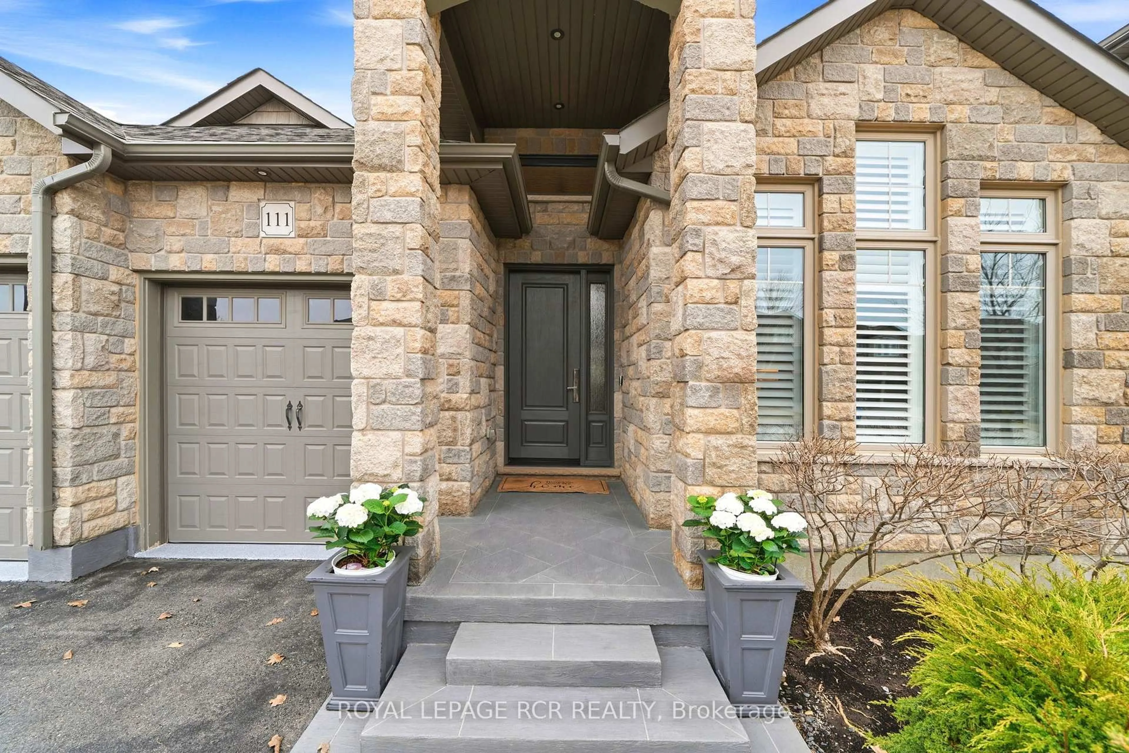 Indoor entryway for 111 Taylor Dr, East Luther Grand Valley Ontario L9W 6P2