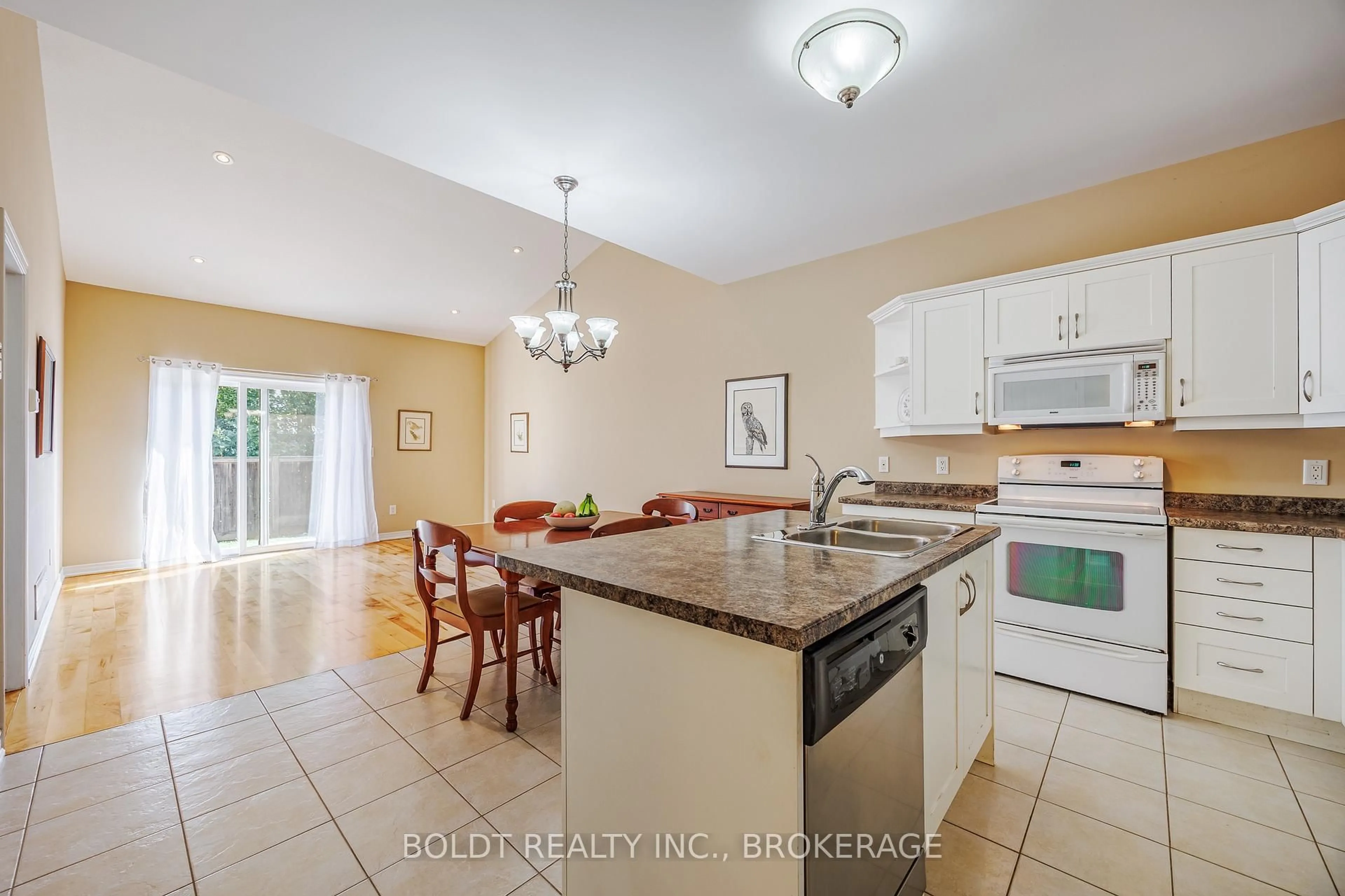 Open concept kitchen, ceramic/tile floor for 58 Videl Cres, St. Catharines Ontario L2W 0A3