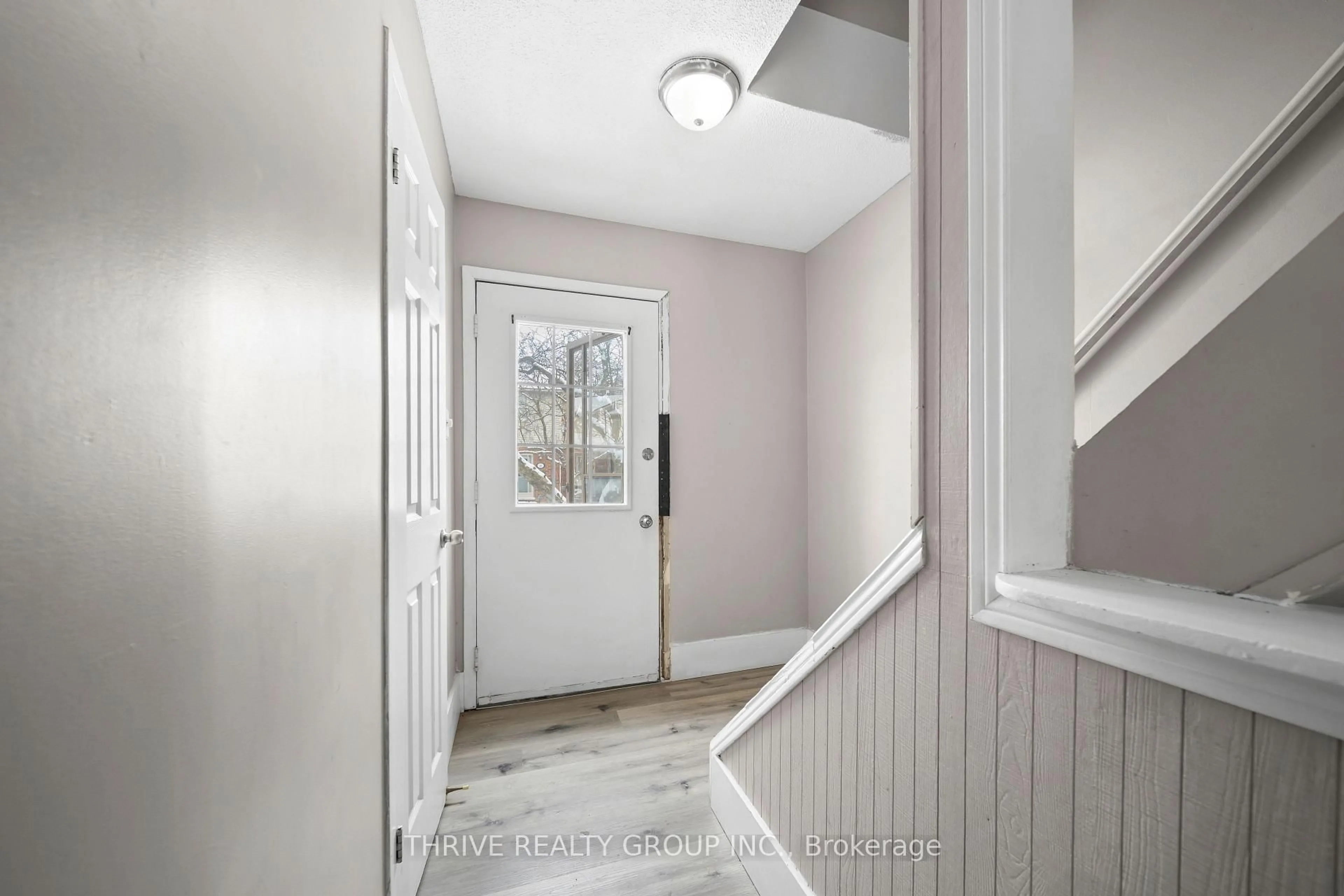Indoor entryway for 1330 Jalna Blvd #82, London South Ontario N6E 2H7