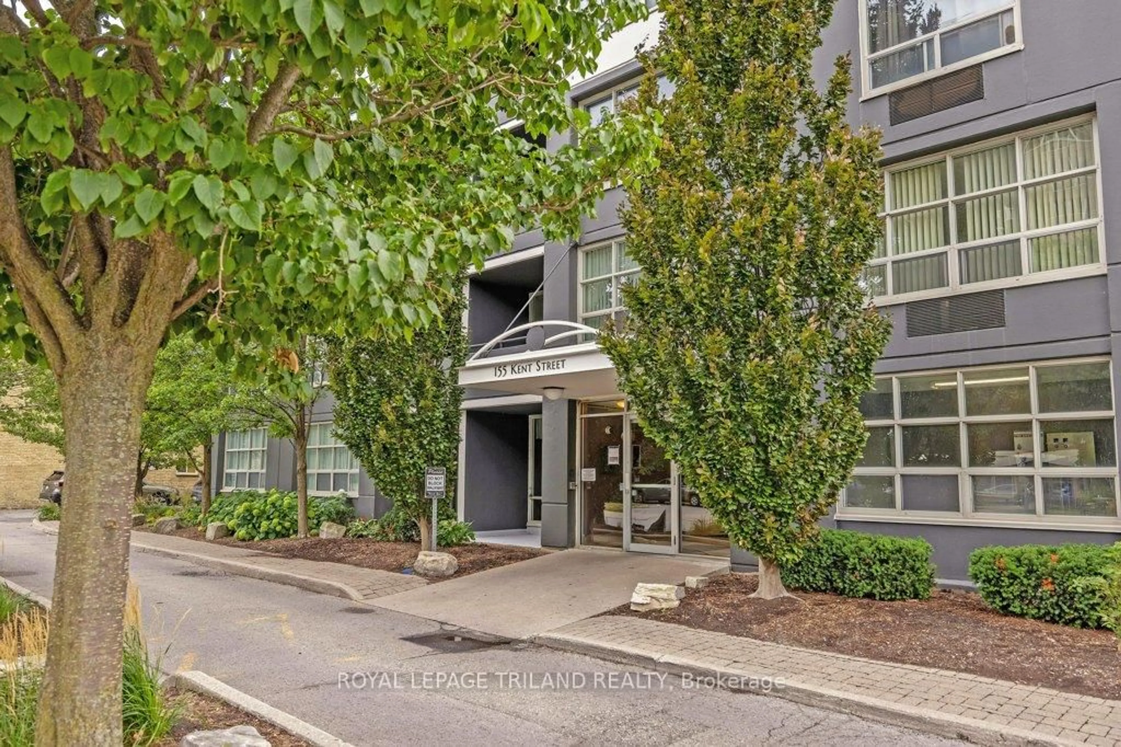 Indoor foyer for 155 Kent St #1105, London East Ontario N6A 5N7