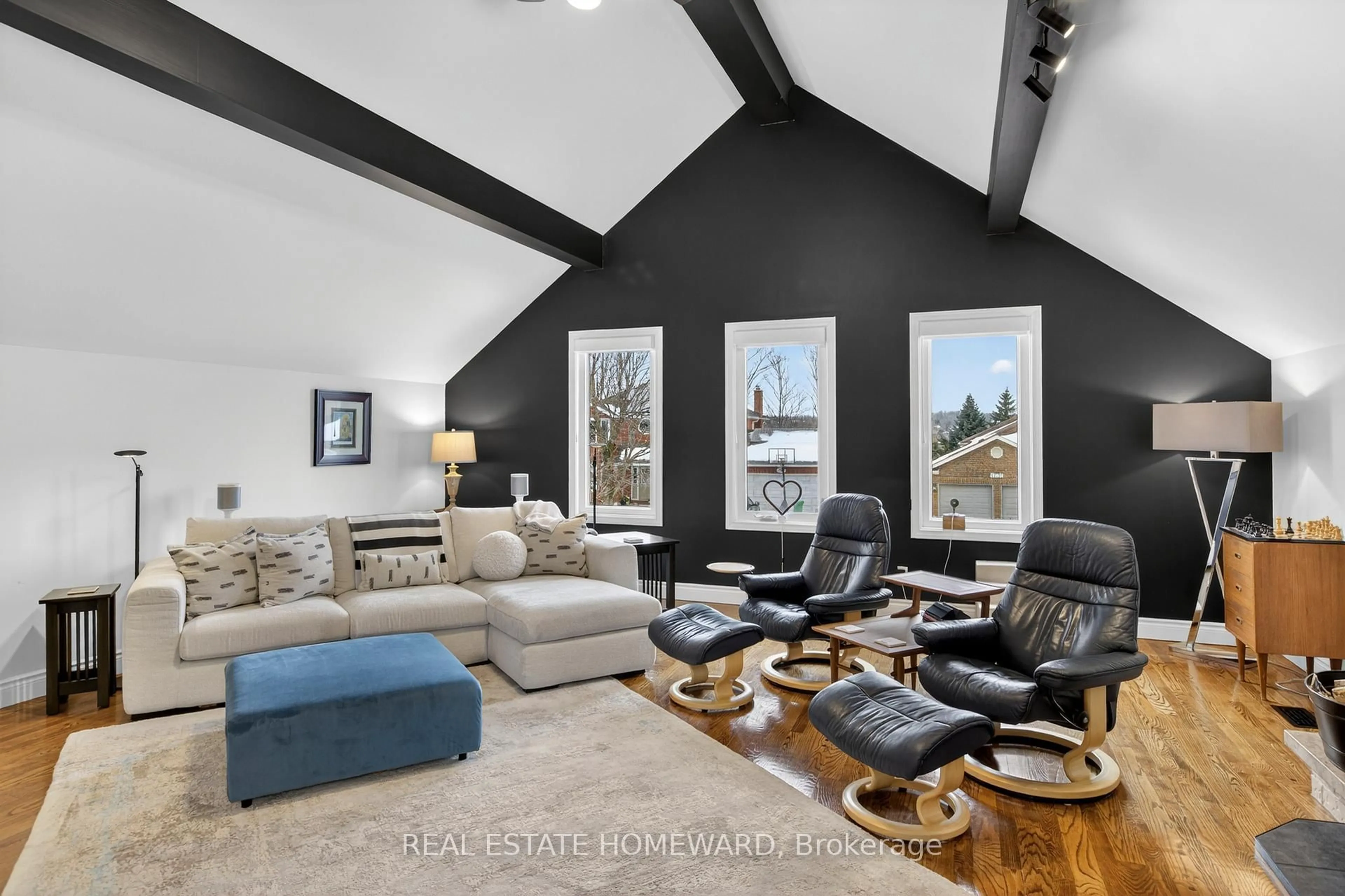 Living room with furniture, unknown for 1530 Scollard Cres, Peterborough Ontario K9H 7L1