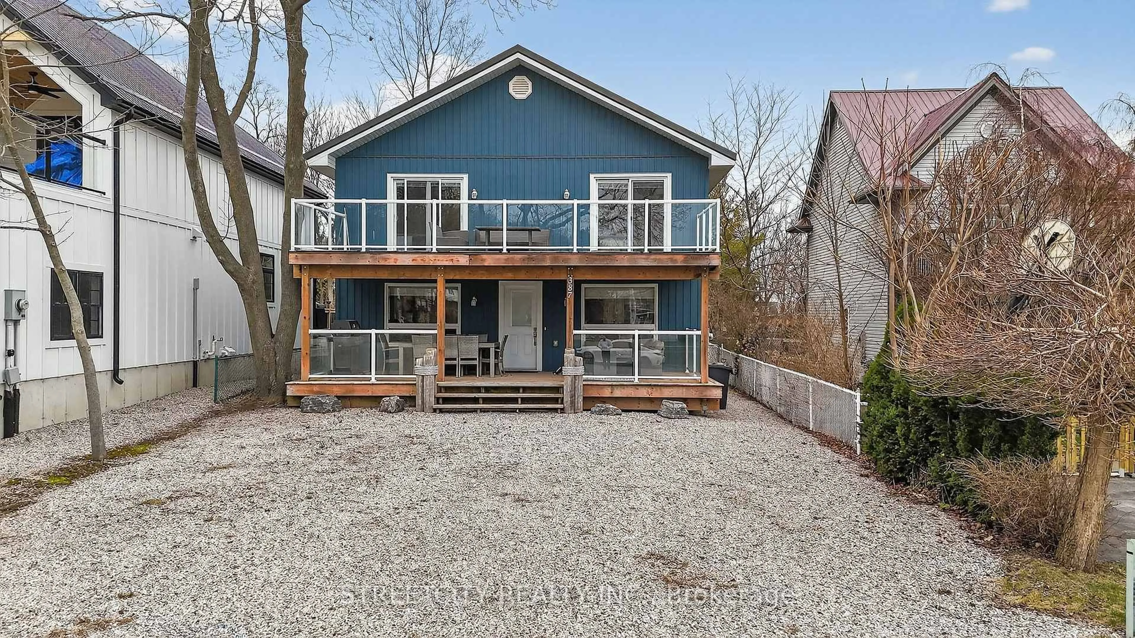 Home with vinyl exterior material, water/lake/river/ocean view for 387 Stanley Park Dr, Central Elgin Ontario N5L 1E6
