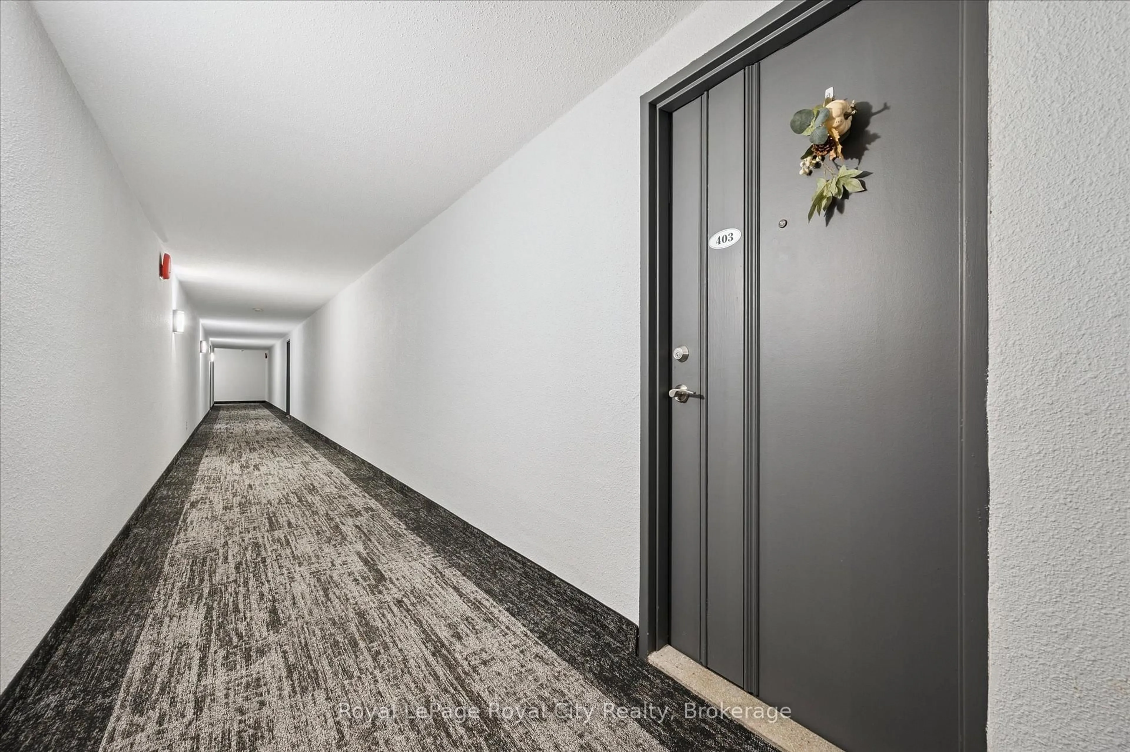 Indoor foyer for 93 Westwood Rd #403, Guelph Ontario N1H 7J7