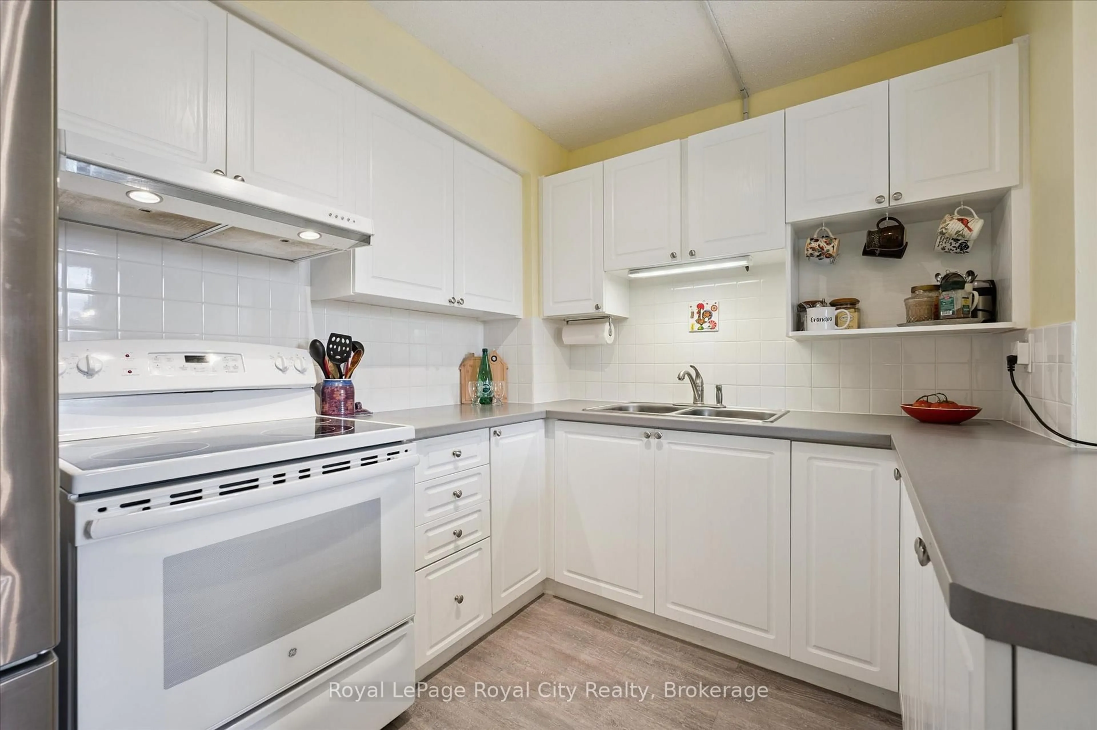 Standard kitchen, unknown for 93 Westwood Rd #403, Guelph Ontario N1H 7J7