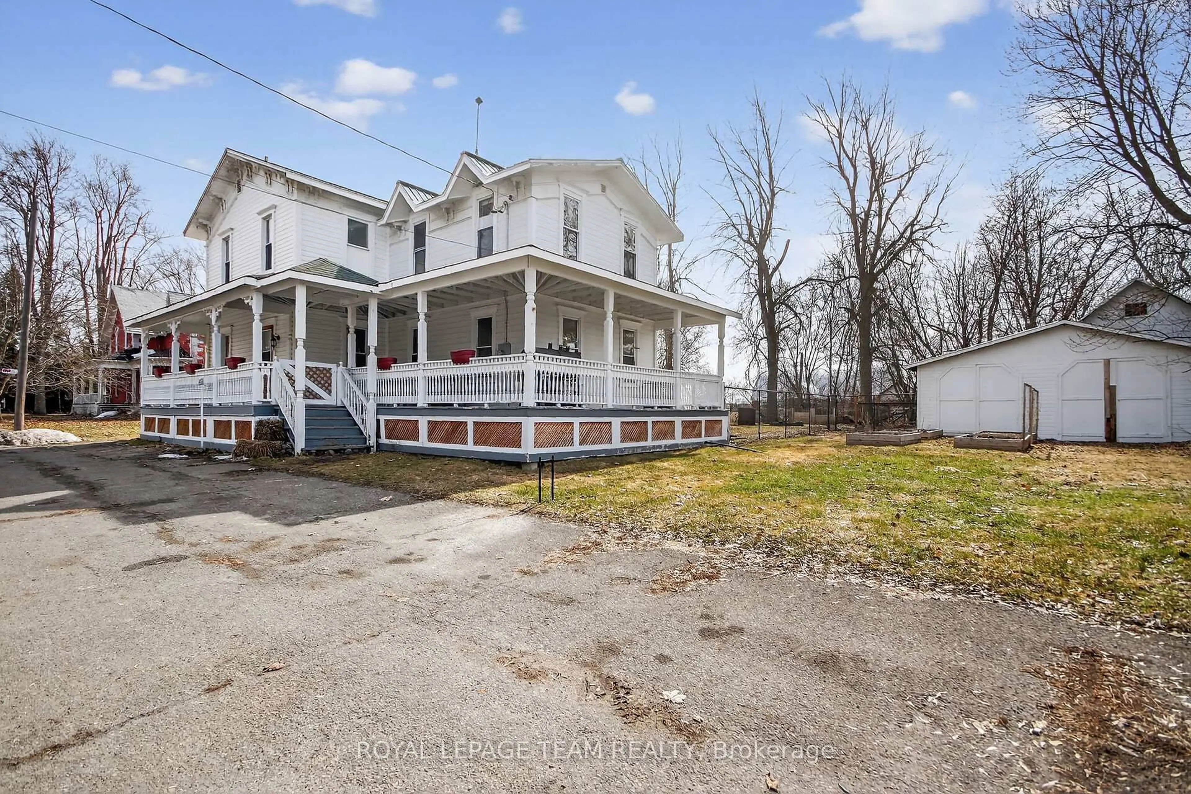 A pic from outside/outdoor area/front of a property/back of a property/a pic from drone, building for 12332 County Rd 5 Rd, South Dundas Ontario K0C 2H0