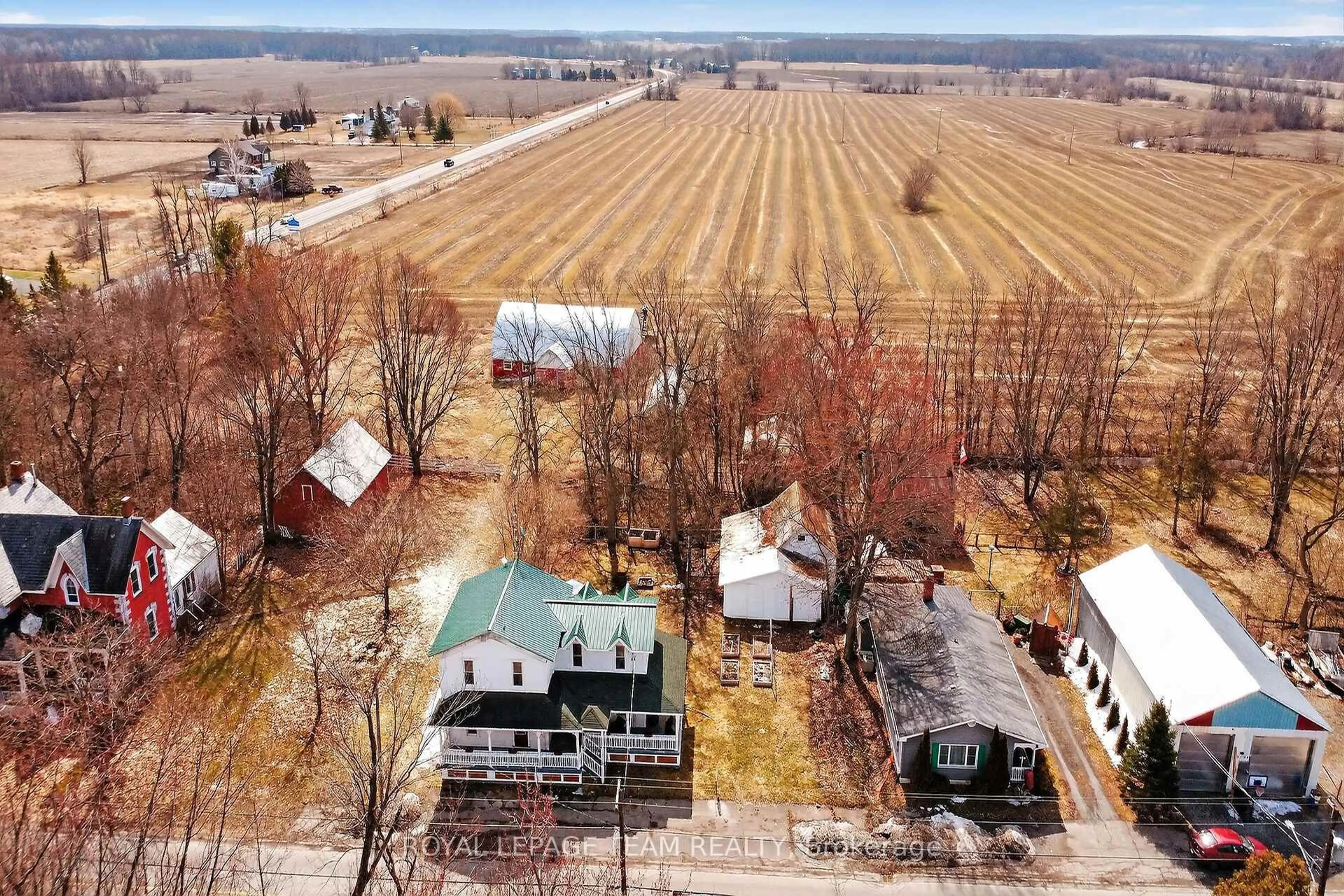 A pic from outside/outdoor area/front of a property/back of a property/a pic from drone, unknown for 12332 County Rd 5 Rd, South Dundas Ontario K0C 2H0