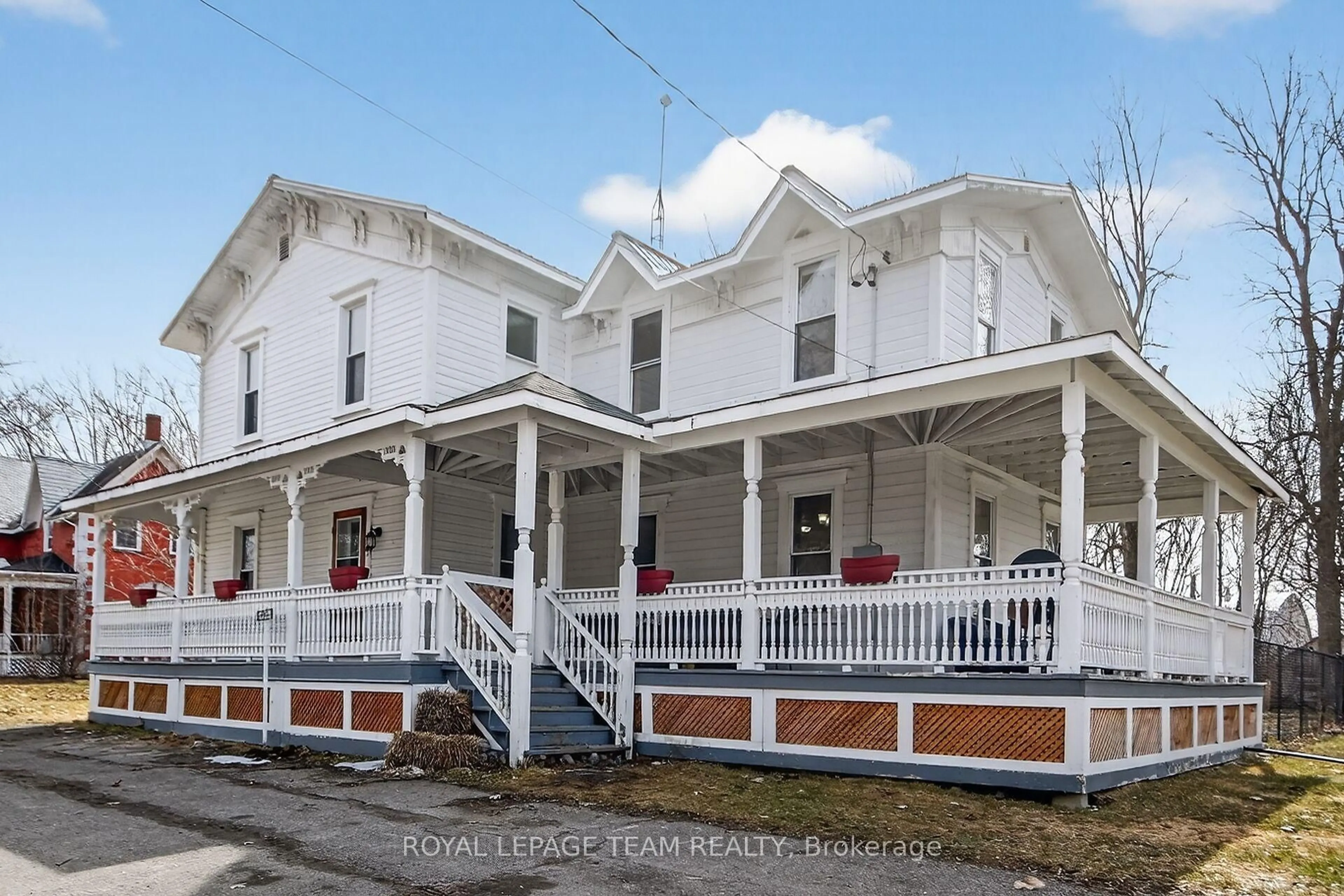 A pic from outside/outdoor area/front of a property/back of a property/a pic from drone, building for 12332 County Rd 5 Rd, South Dundas Ontario K0C 2H0