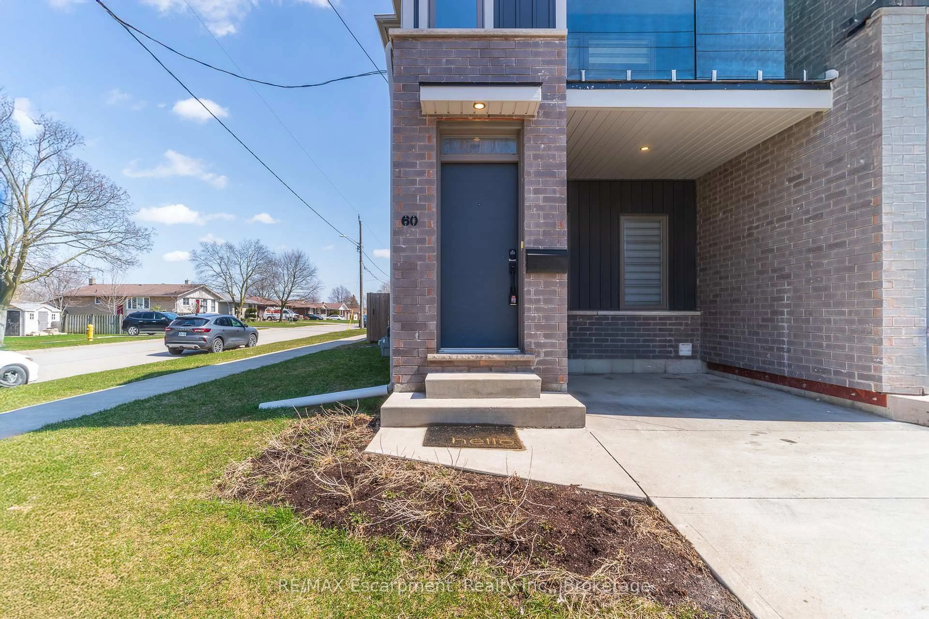 Home with brick exterior material, street for 60 Park Ave, St. Catharines Ontario L2P 1R2