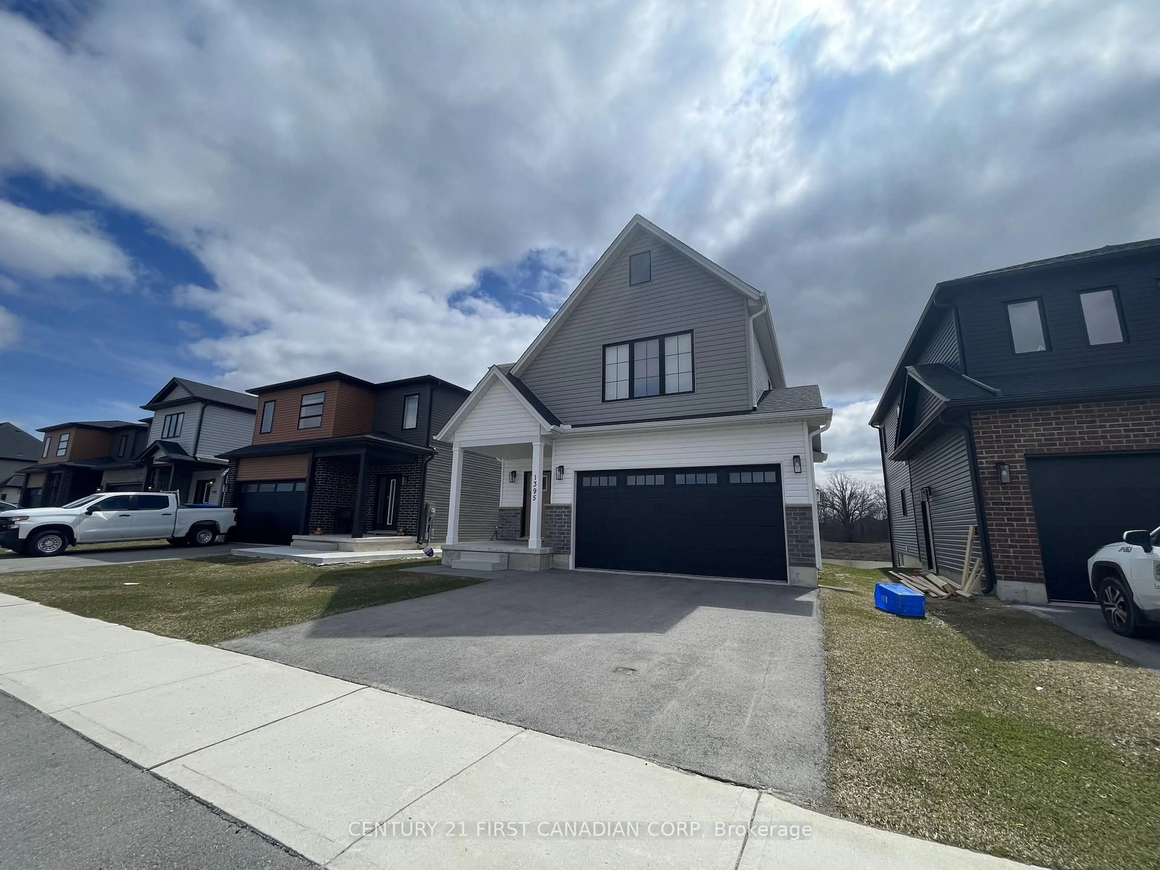 A pic from outside/outdoor area/front of a property/back of a property/a pic from drone, street for 1395 Twilite Blvd, London North Ontario N6G 0S8