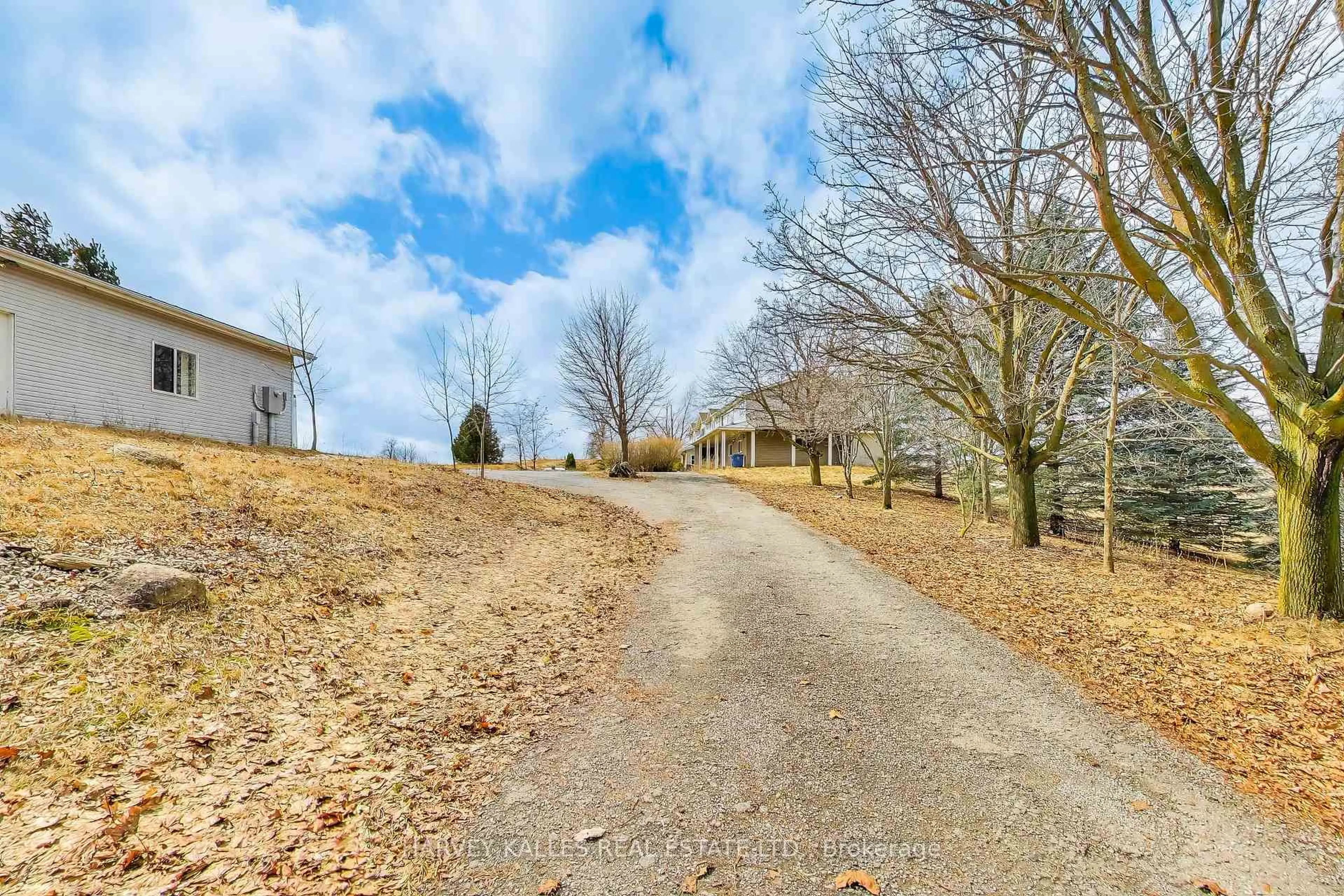 A pic from outside/outdoor area/front of a property/back of a property/a pic from drone, street for 995486 Mono-Adjala Townline, Mono Ontario L9V 1C9