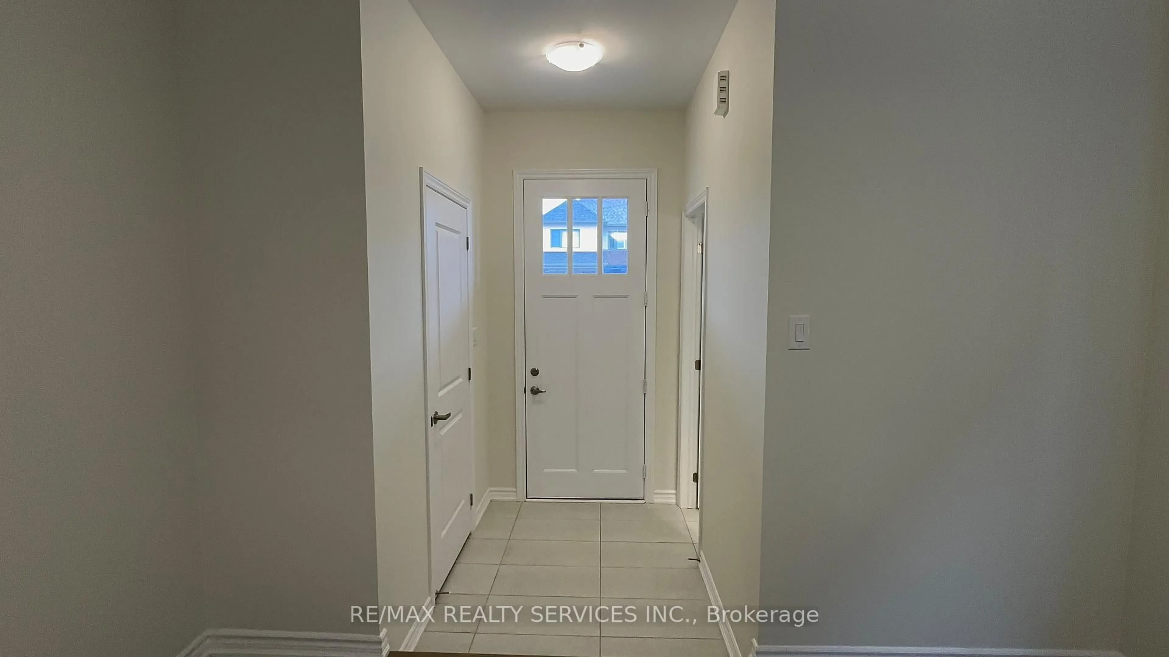 Indoor entryway for 10 Molnar Cres, Brant Ontario N3T 0X3