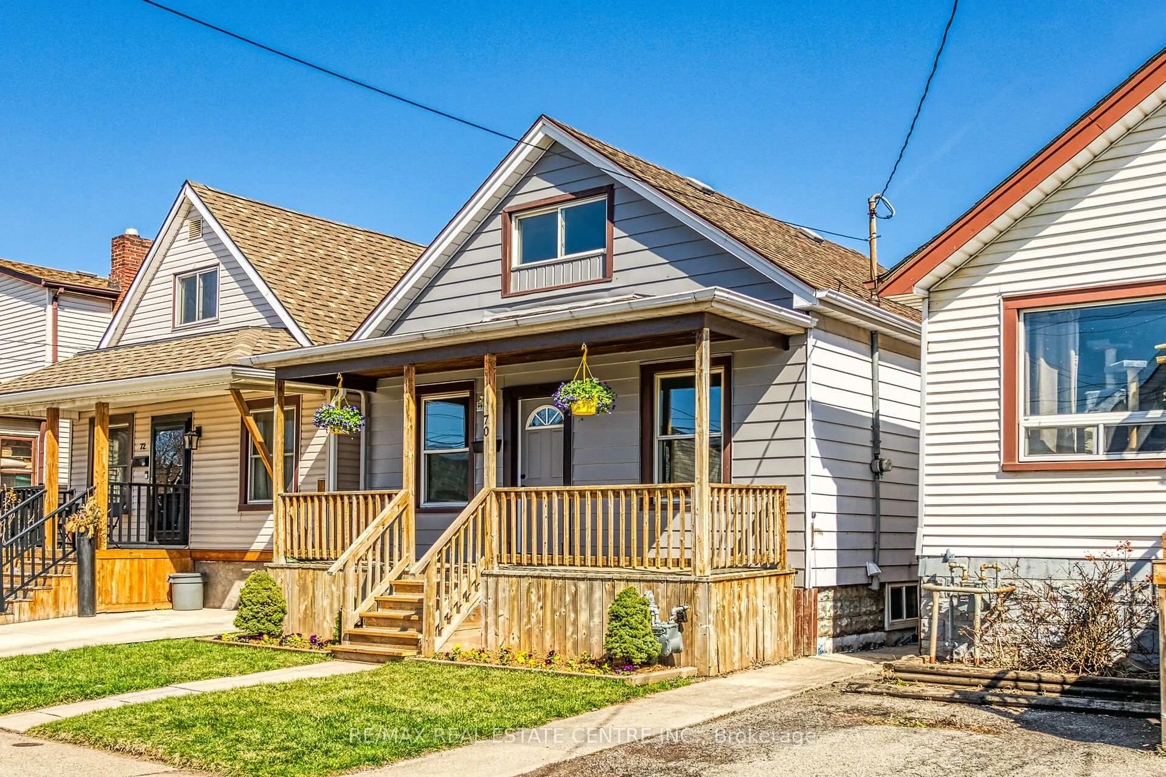 Home with vinyl exterior material, street for 70 Robins Ave, Hamilton Ontario L8H 4N4