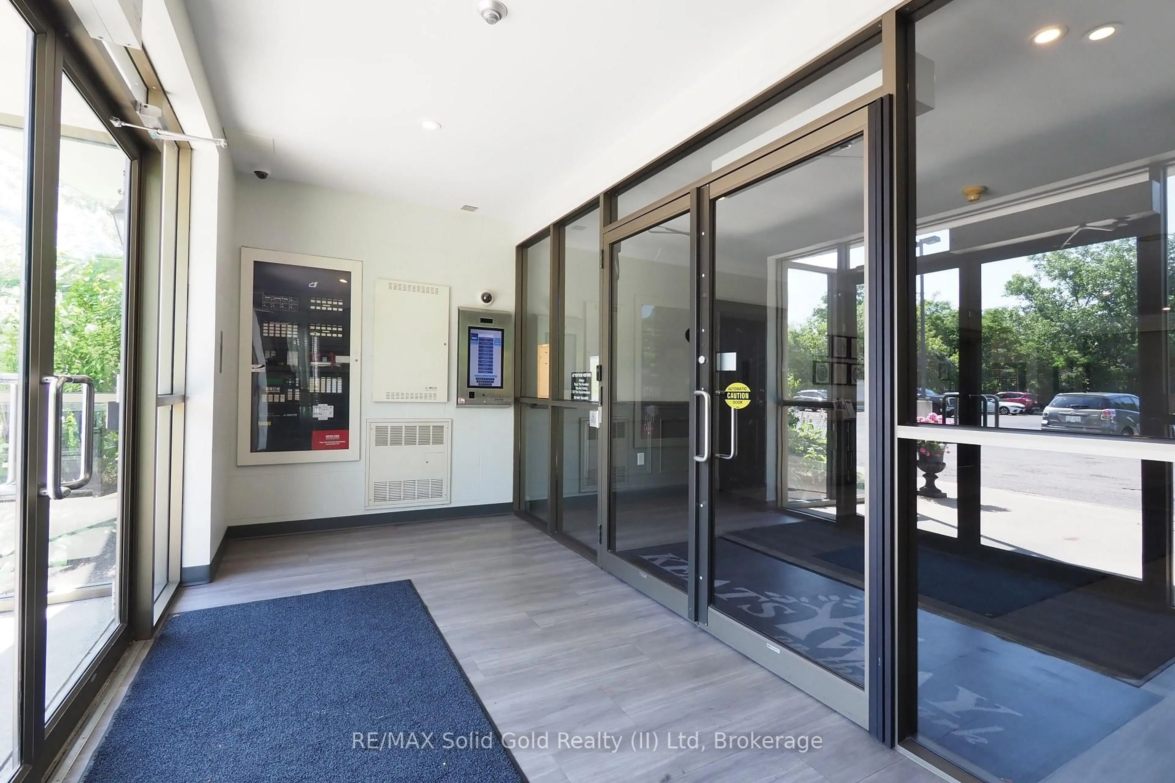 Indoor foyer for 255 Keats Way #701, Waterloo Ontario N2L 6N6