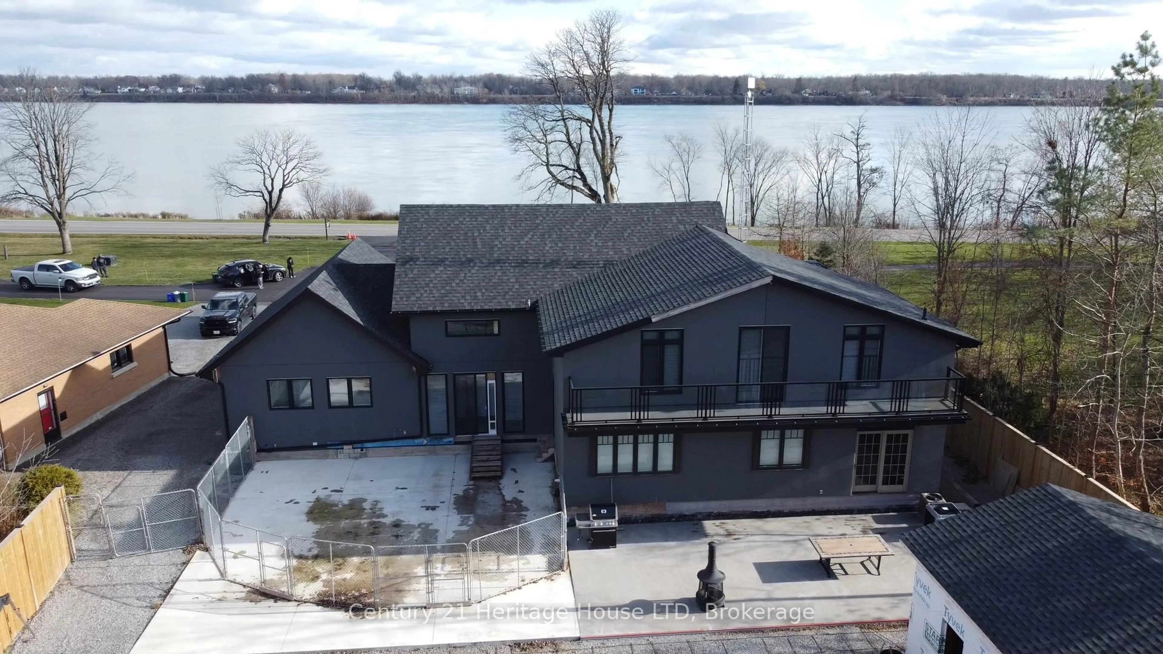 A pic from outside/outdoor area/front of a property/back of a property/a pic from drone, water/lake/river/ocean view for 9785 Niagara River Pkwy, Niagara Falls Ontario L2E 6S6