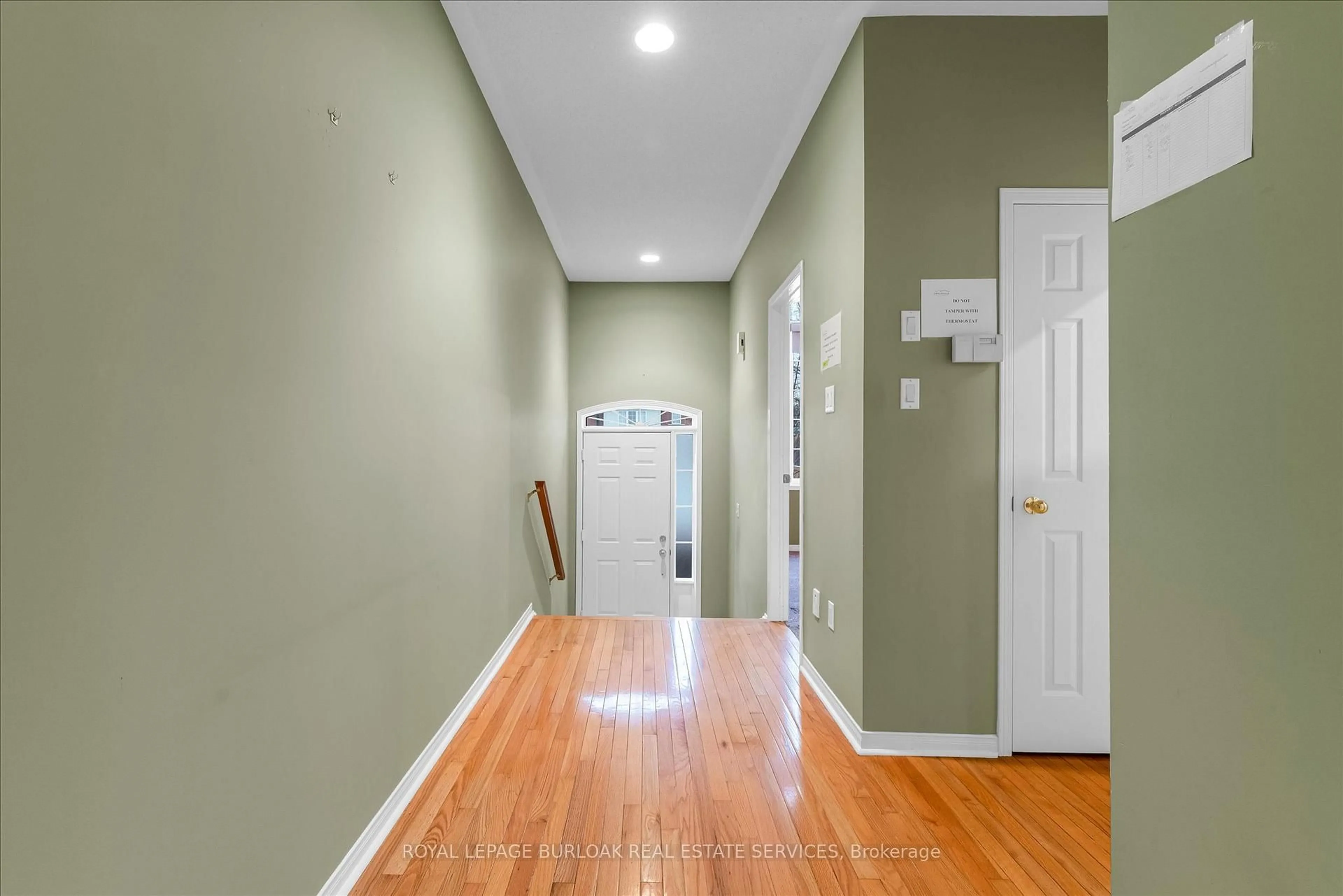Indoor entryway for 10 Davidson Blvd #1, Hamilton Ontario L9H 7N9