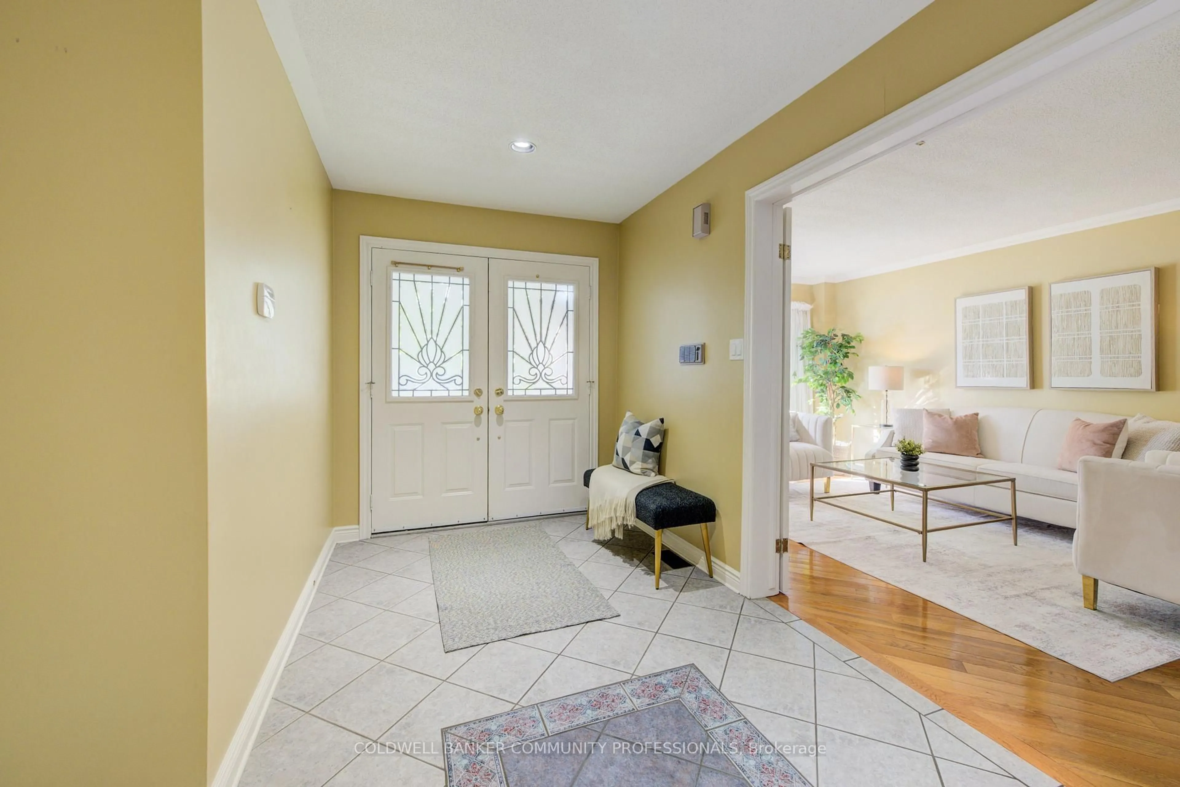 Indoor entryway for 466 Dicenzo Dr, Hamilton Ontario L9B 2C4