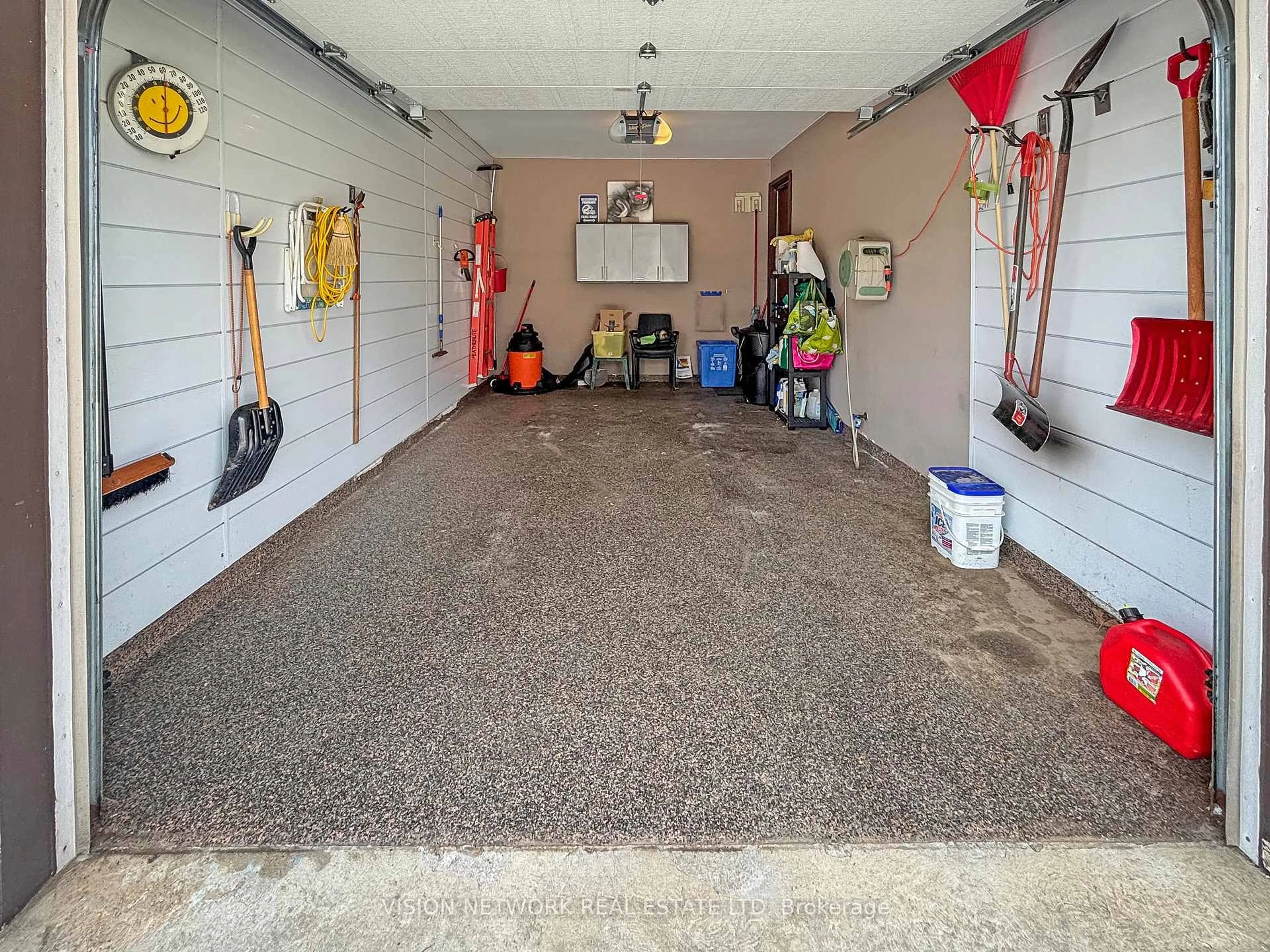 Indoor garage for 48 Acorn Cres, London North Ontario N6G 3V4