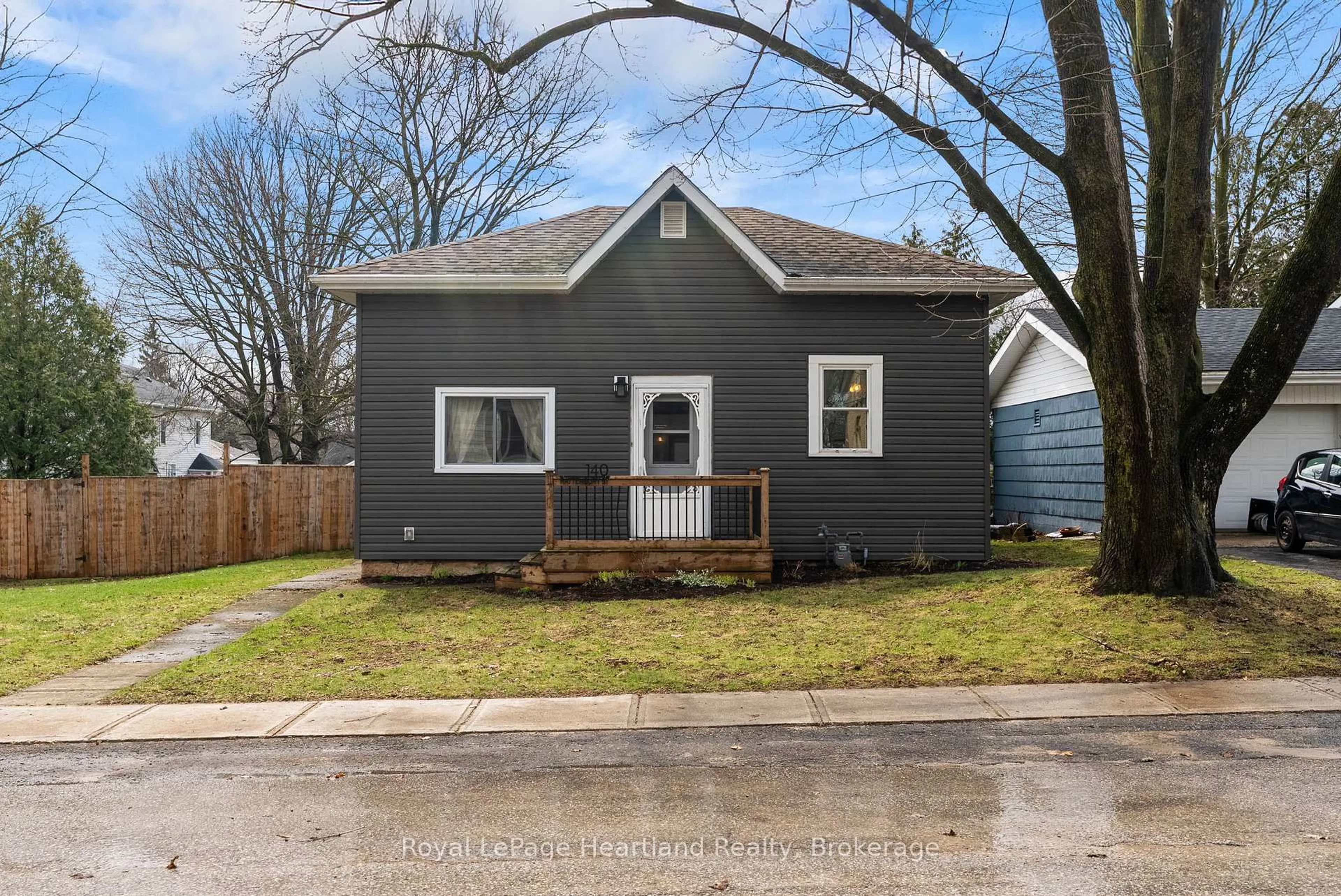 Unknown for 140 Rattenbury St, Central Huron Ontario N0M 1L0