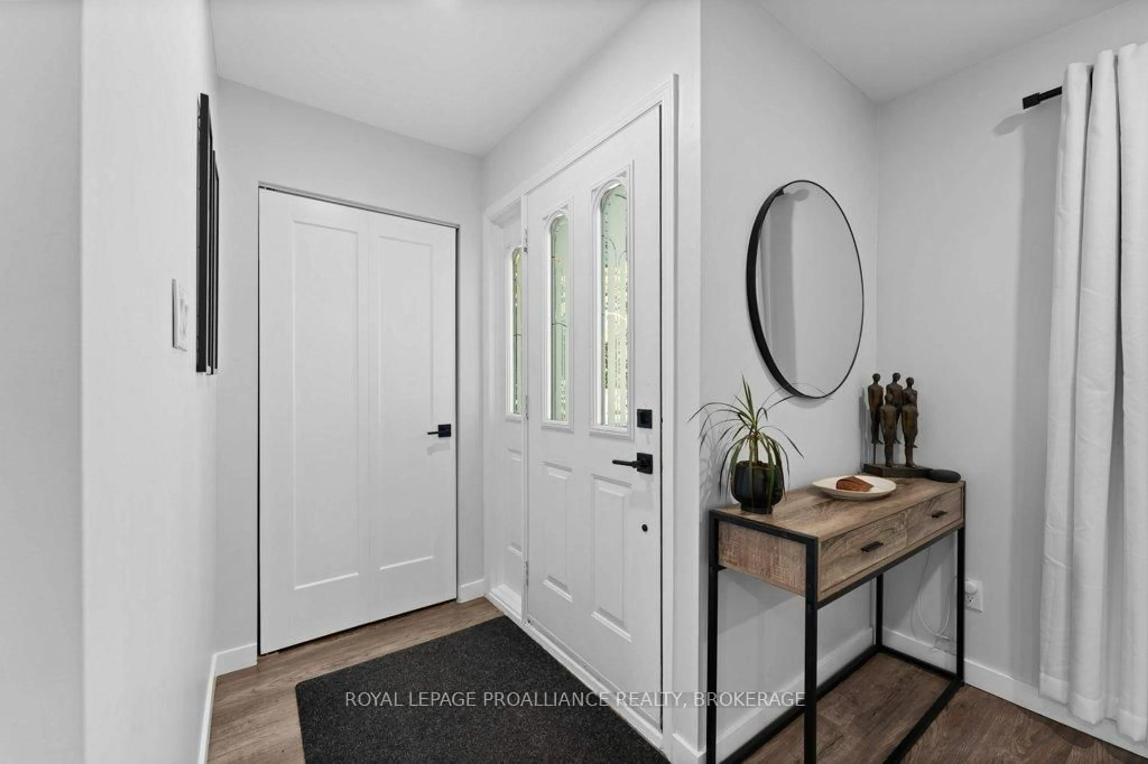 Indoor entryway for 26 Woodstone Cres, Kingston Ontario K7M 6K9