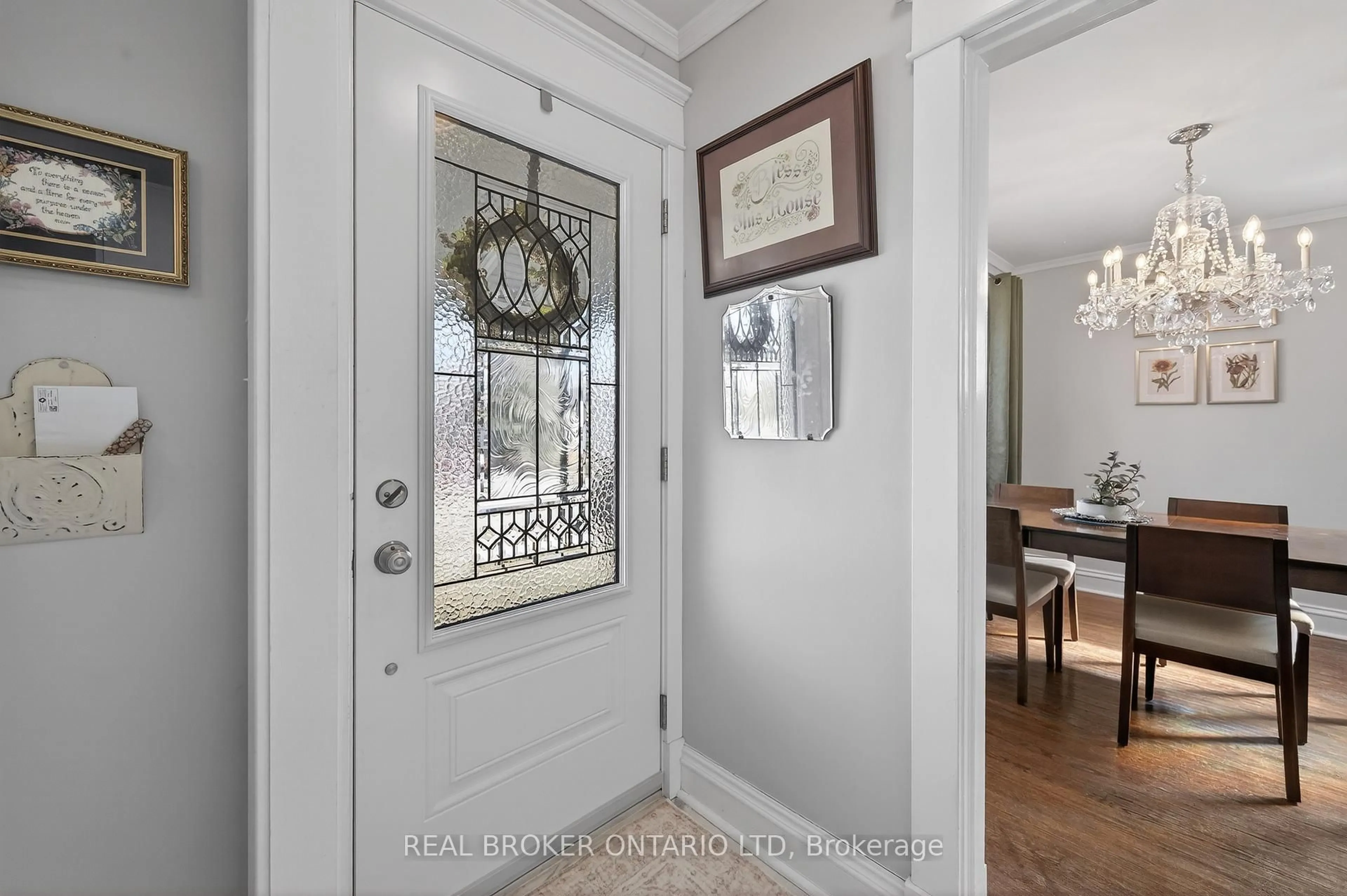 Indoor entryway for 485 Salisbury St, London East Ontario N5Y 3B4