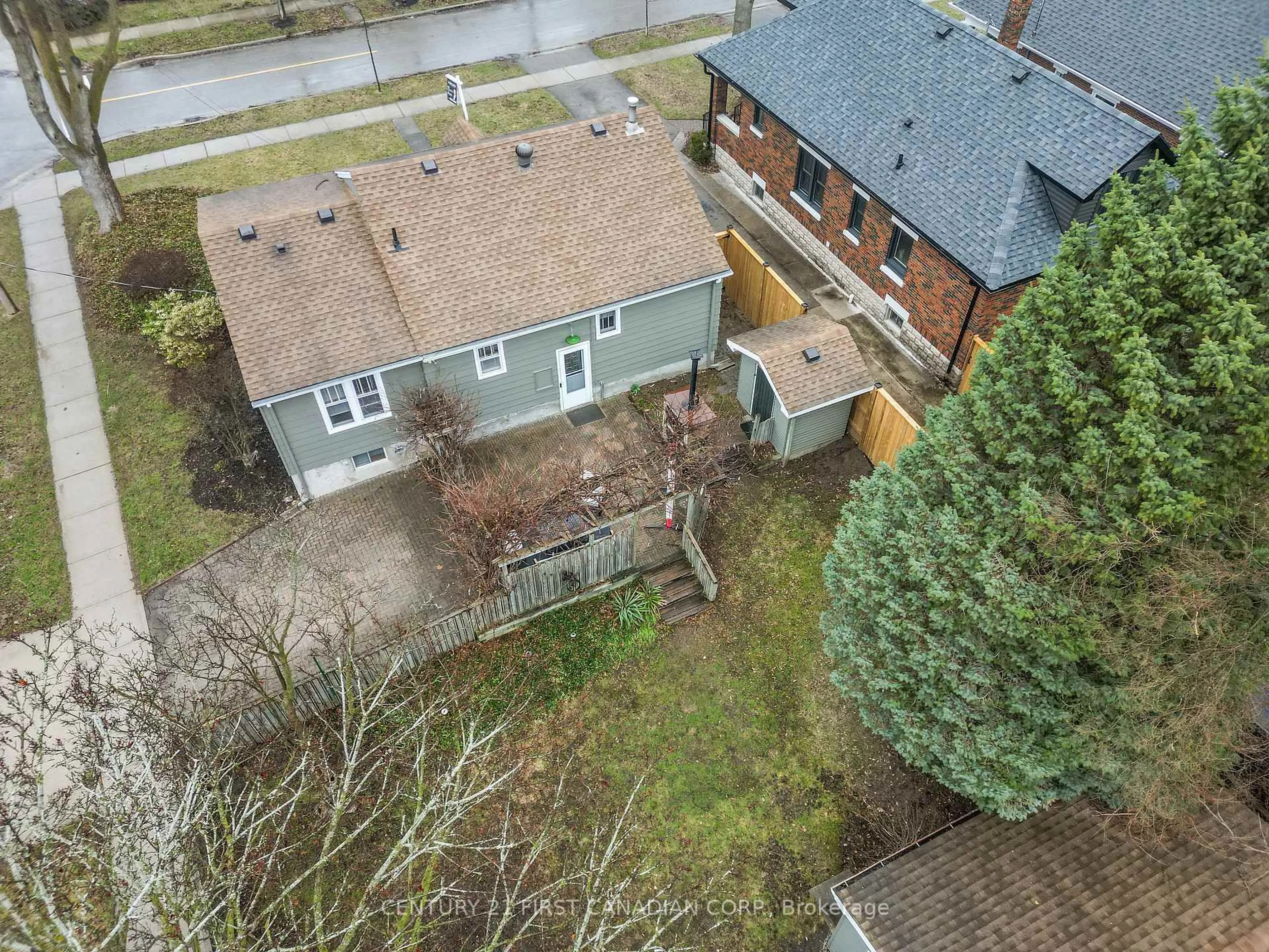 A pic from outside/outdoor area/front of a property/back of a property/a pic from drone, street for 39 Raywood Ave, London South Ontario N6C 1Y6