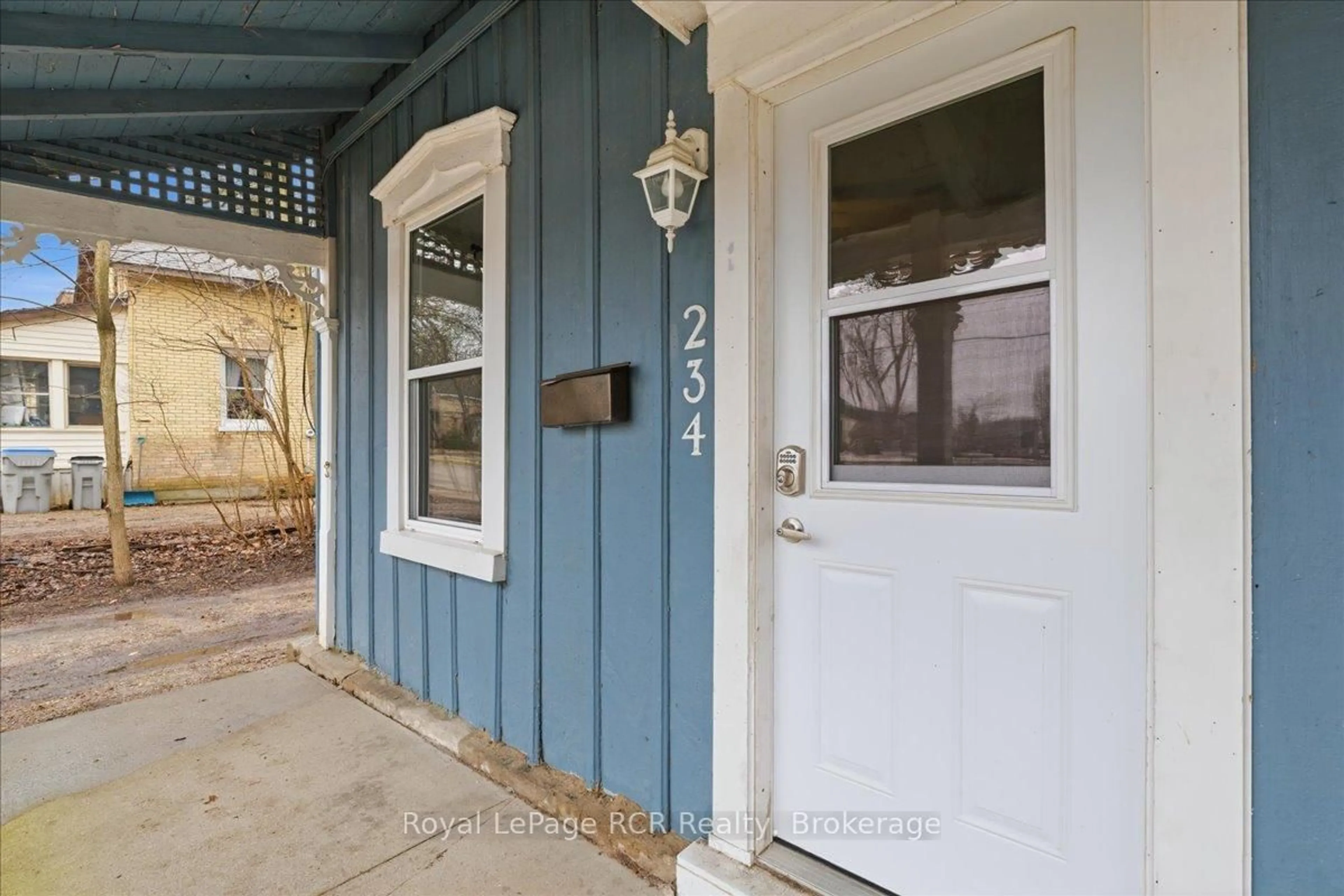 Indoor entryway for 234 Elma St, North Perth Ontario N4W 2E1