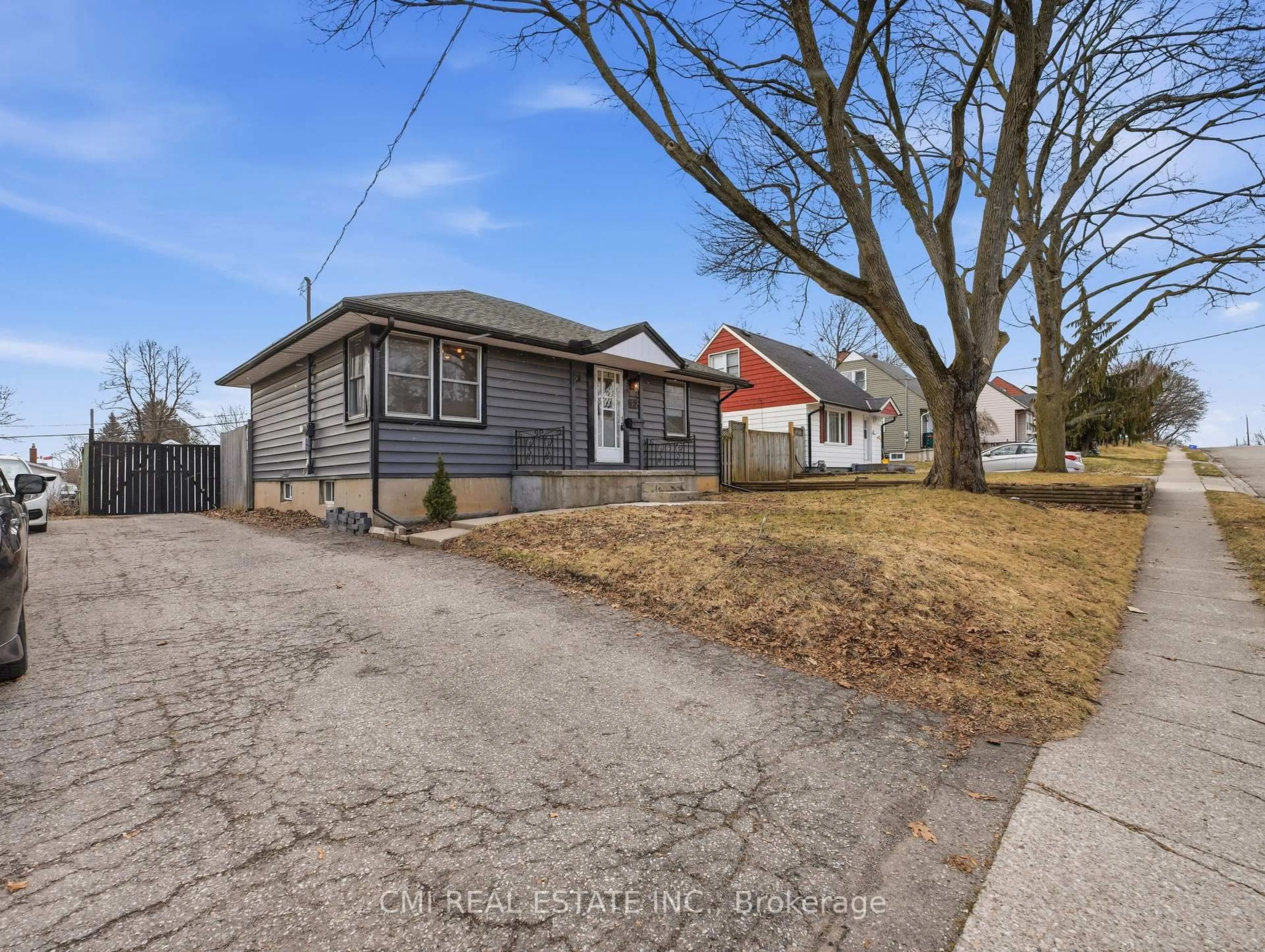 A pic from outside/outdoor area/front of a property/back of a property/a pic from drone, street for 97 Stewart Ave, Cambridge Ontario N1R 2V1