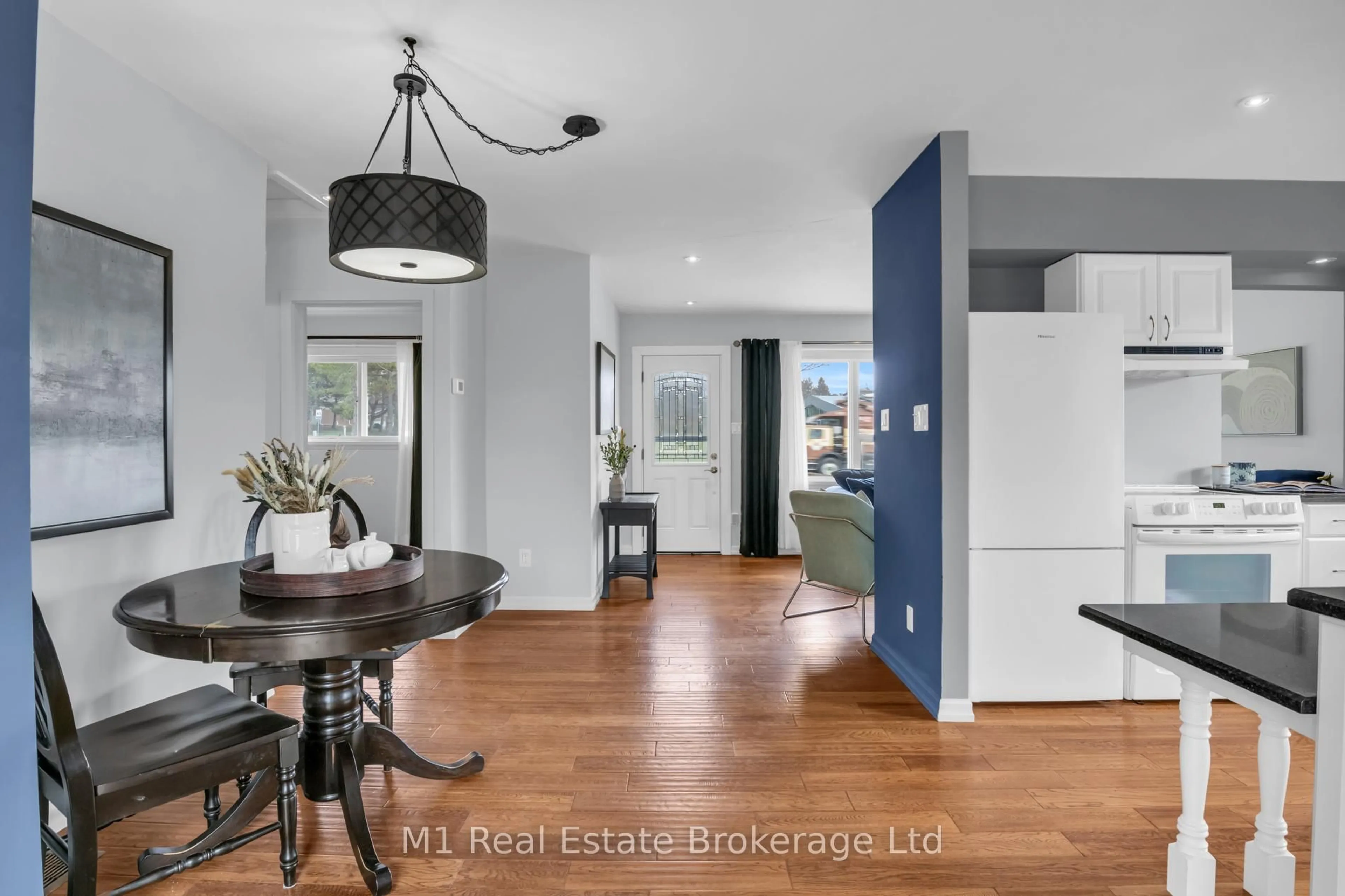 Indoor entryway for 148 Victoria Rd, Guelph Ontario N1E 5H5