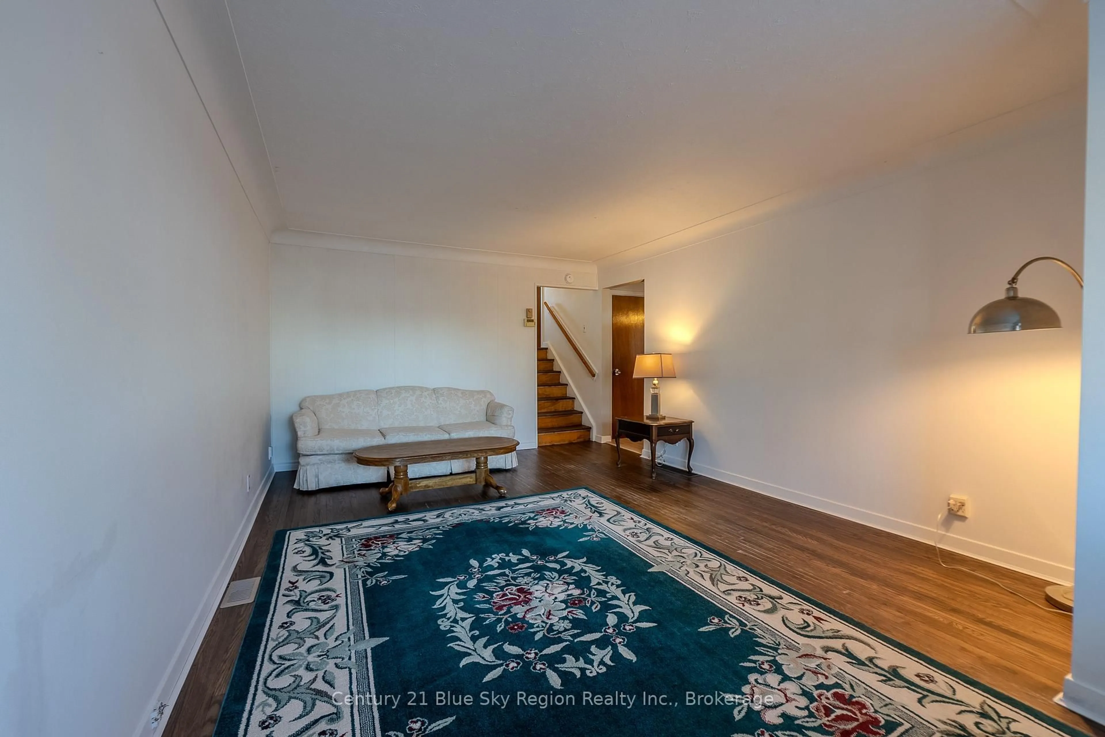 Living room with furniture, unknown for 994 Premier Rd, North Bay Ontario P1A 2H8