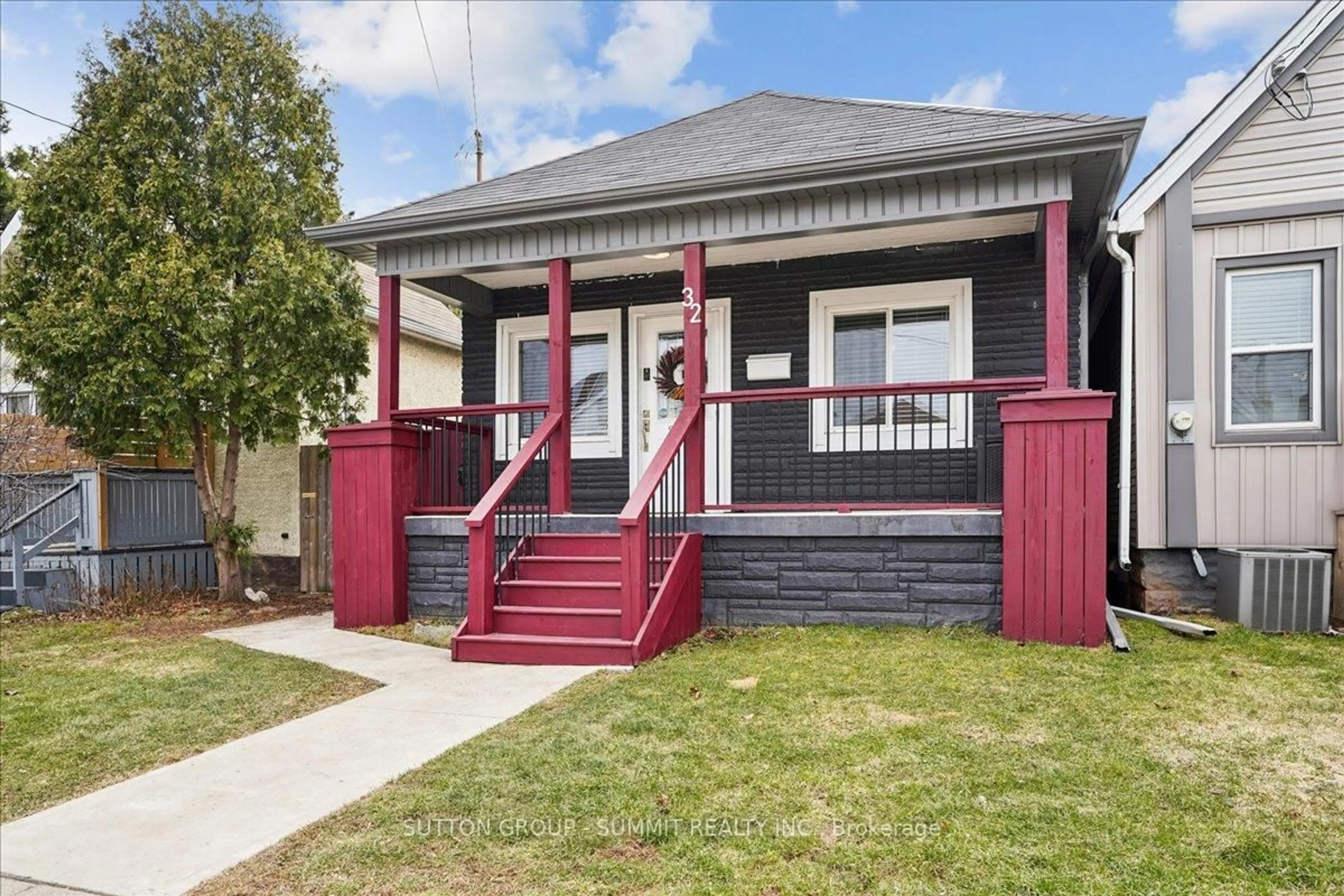 Home with vinyl exterior material, street for 32 Allan Ave, Hamilton Ontario L8H 2C9