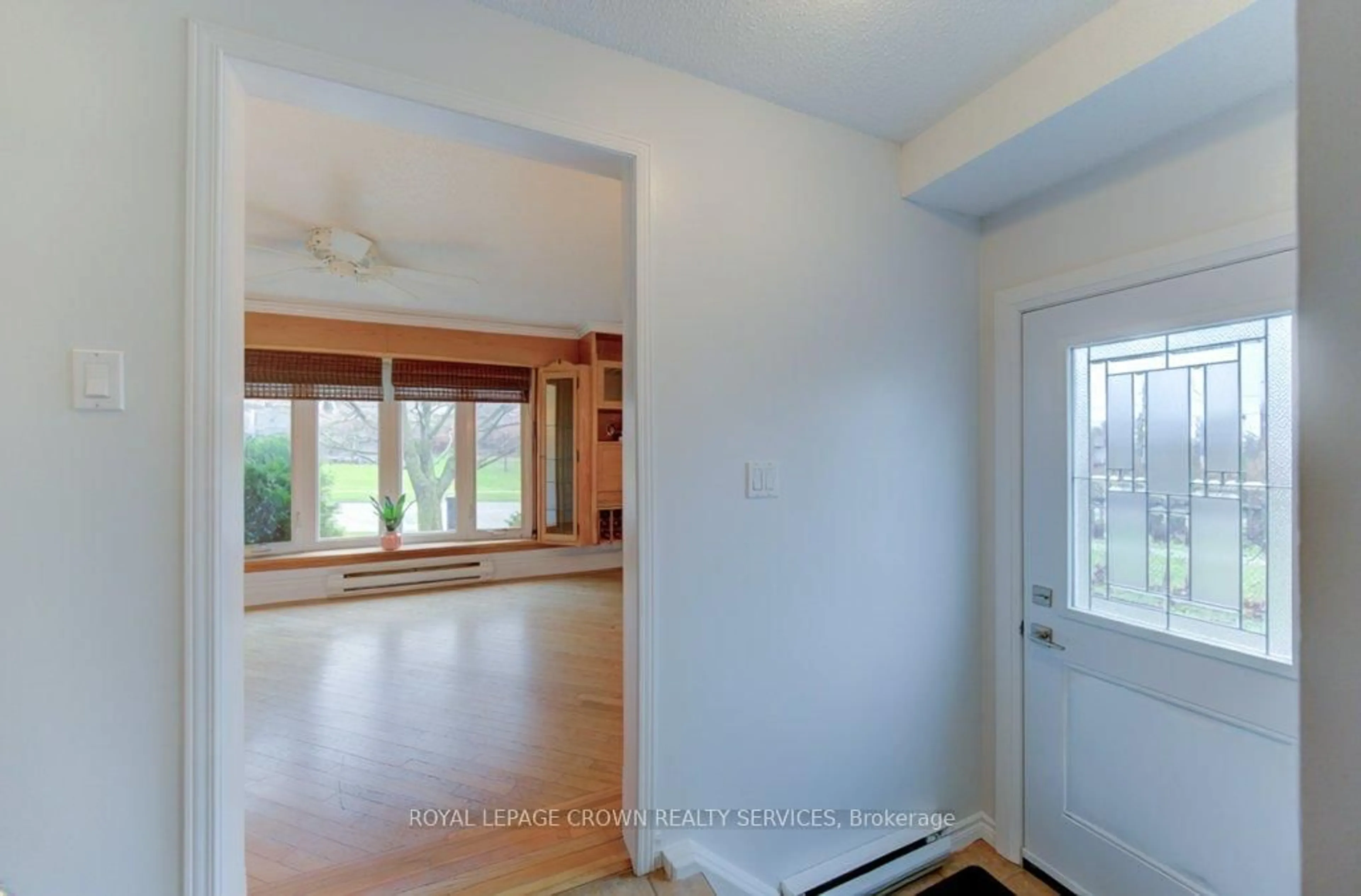 Indoor entryway for 828 Elgin St, Cambridge Ontario N1R 8C2