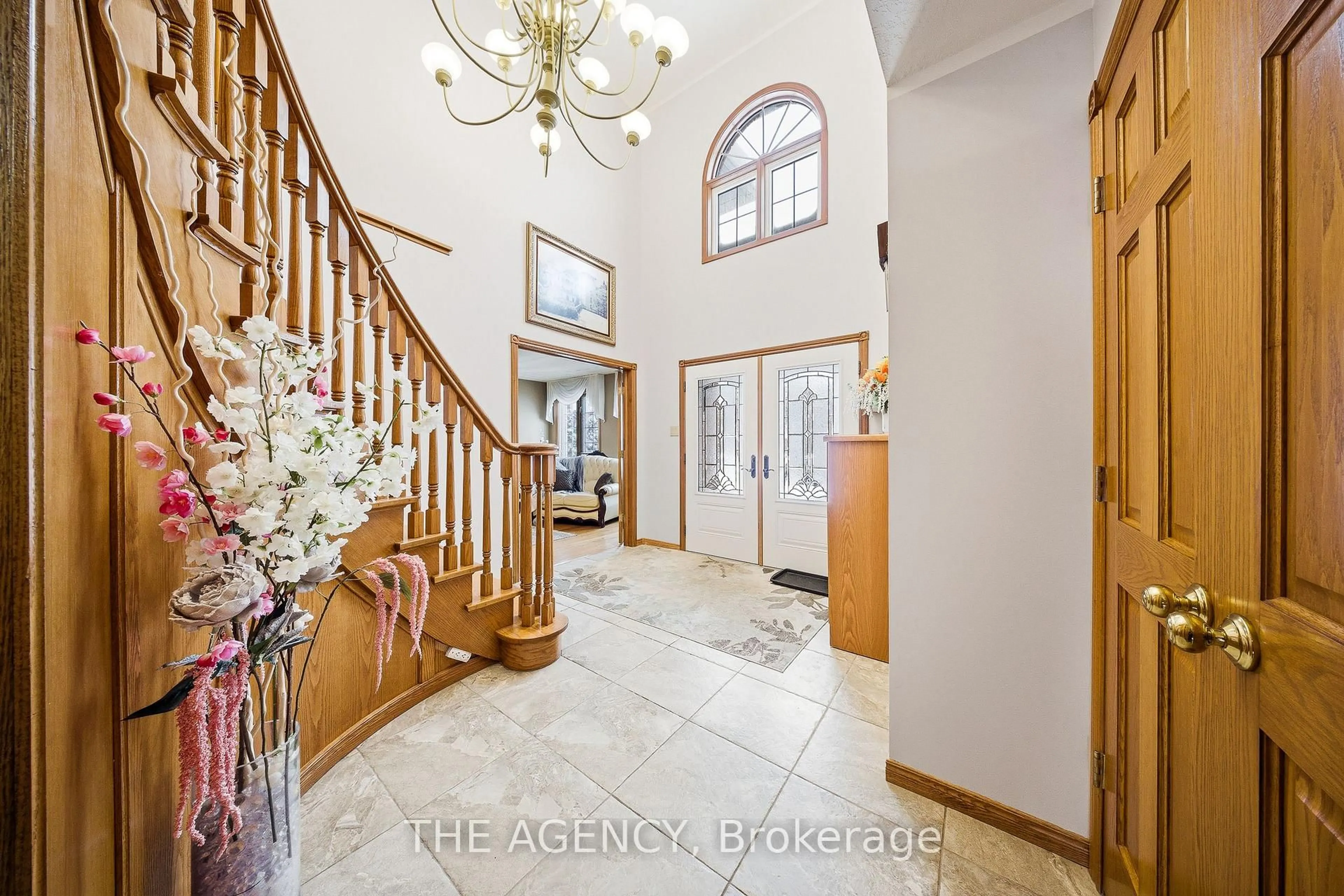 Indoor foyer for 47 Burnt Ember Crt, Kitchener Ontario N2A 3X3