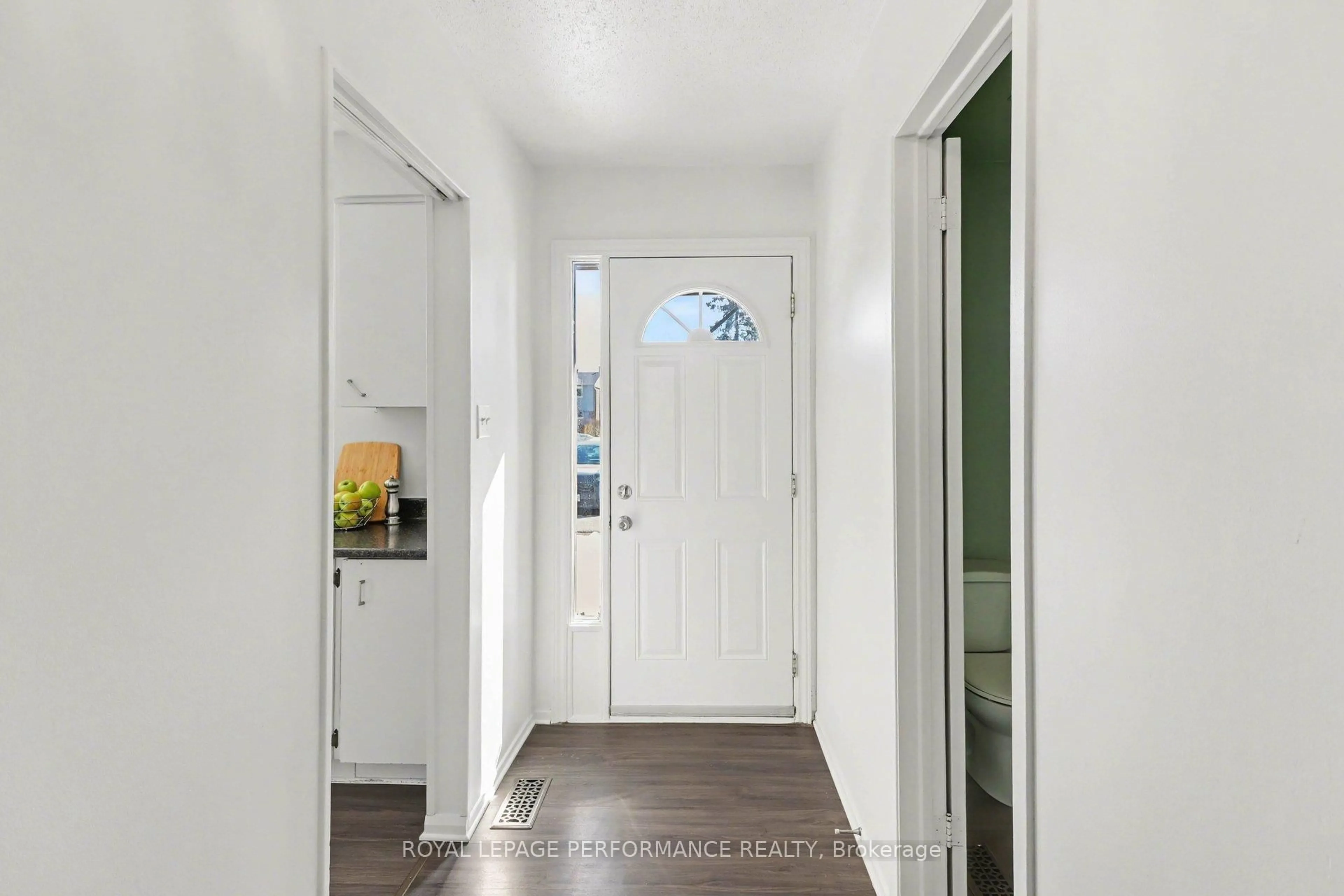 Indoor entryway for 1441 Palmerston Dr #307, Ottawa Ontario K1J 8N9
